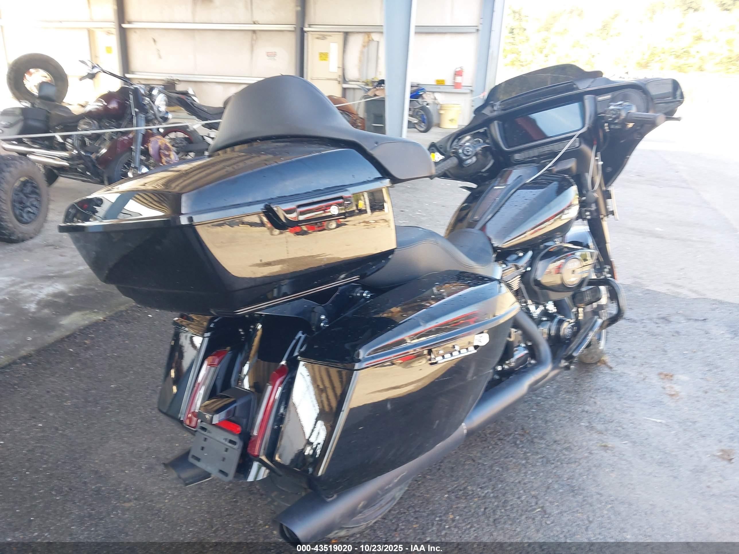 HARLEY-DAVIDSON FLHX image 4