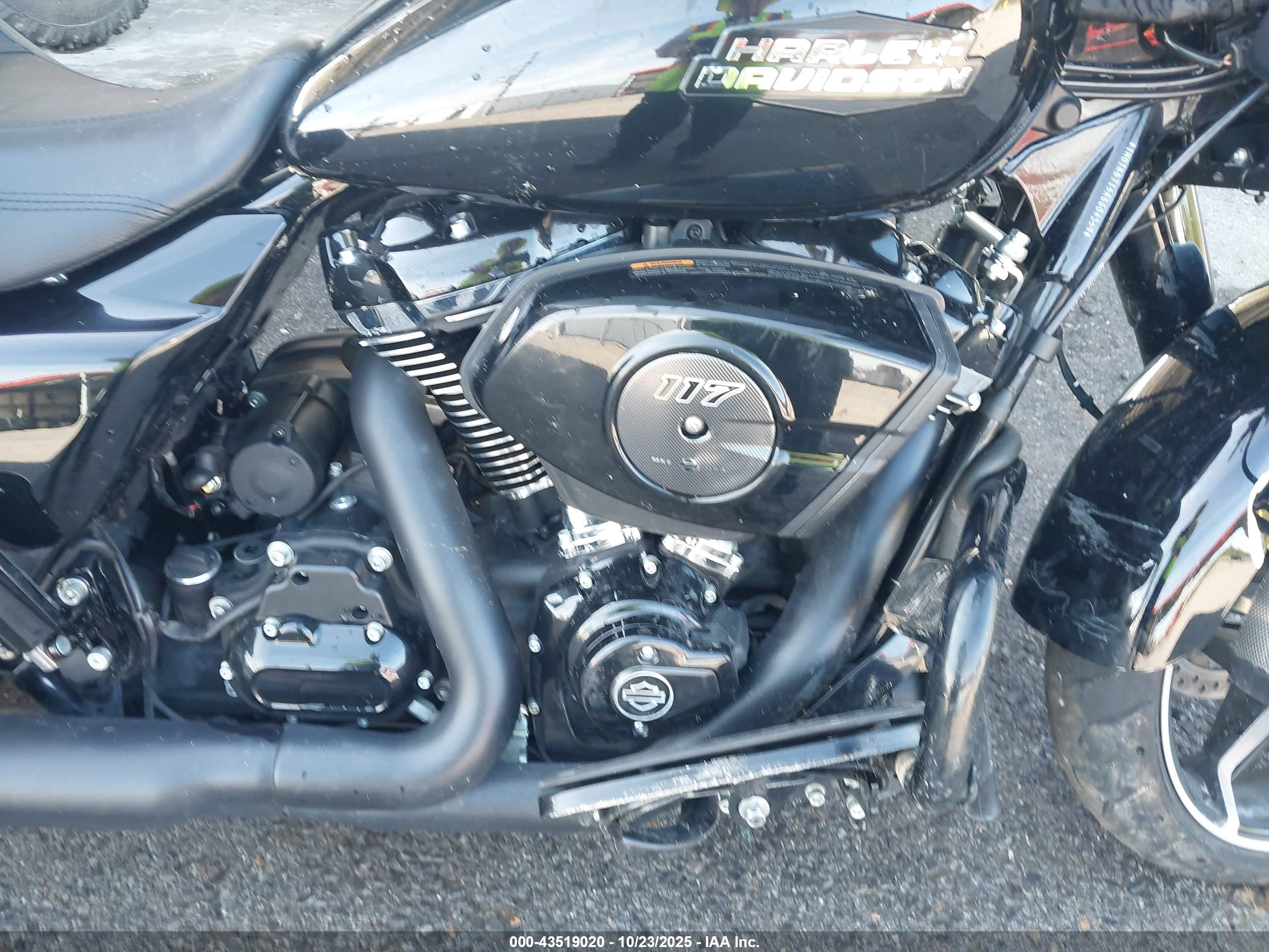HARLEY-DAVIDSON FLHX image 8
