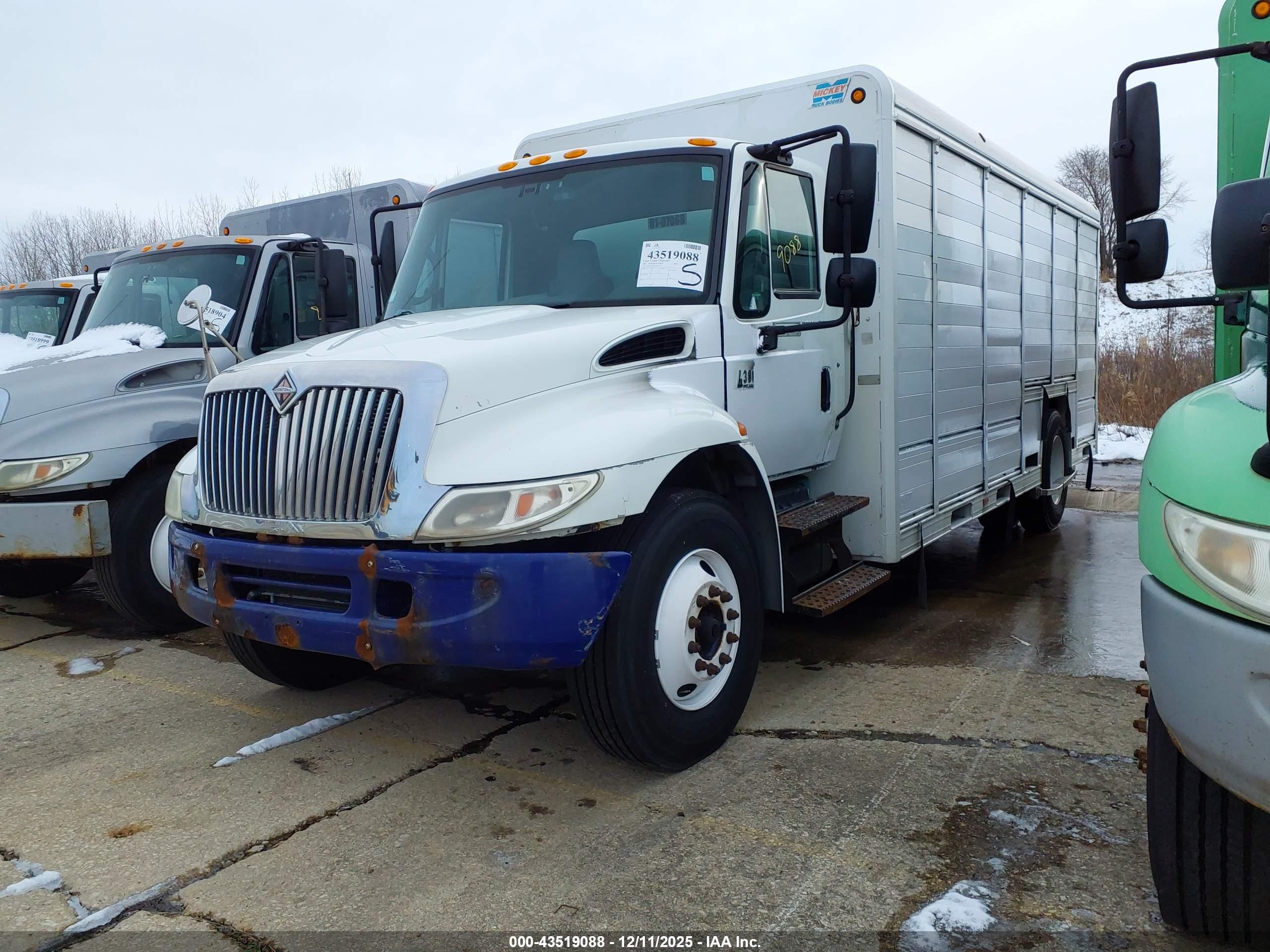 INTERNATIONAL 4000 image 2