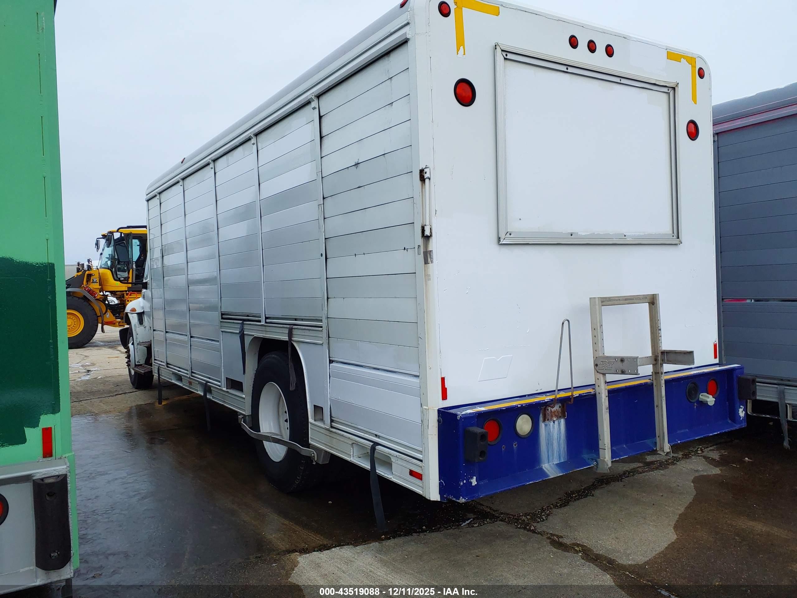 INTERNATIONAL 4000 image 3