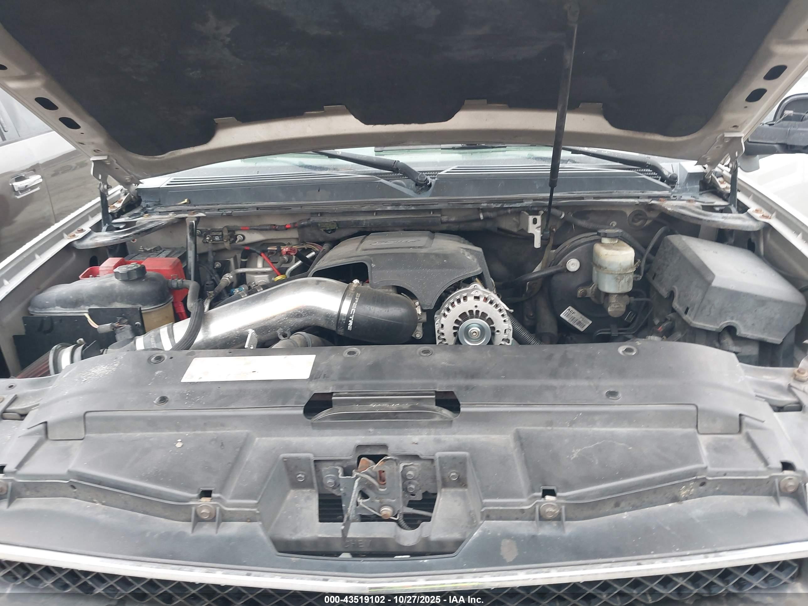 CHEVROLET TAHOE image 10
