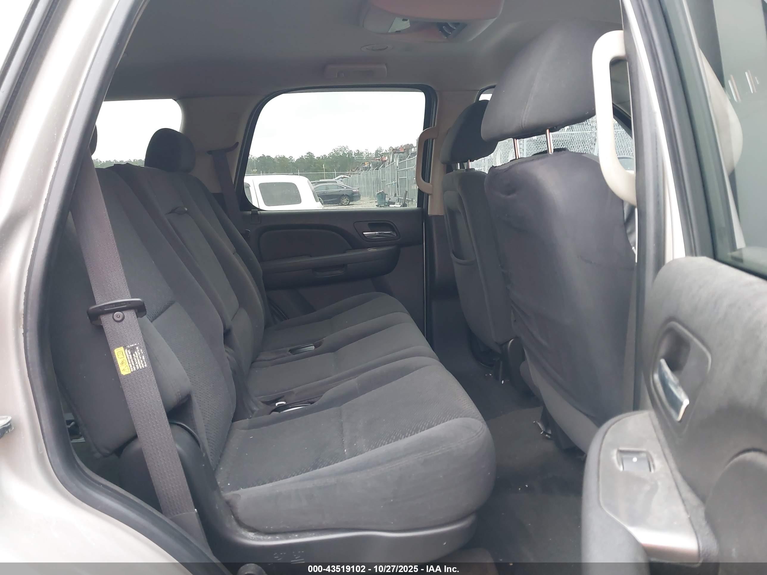 CHEVROLET TAHOE image 8