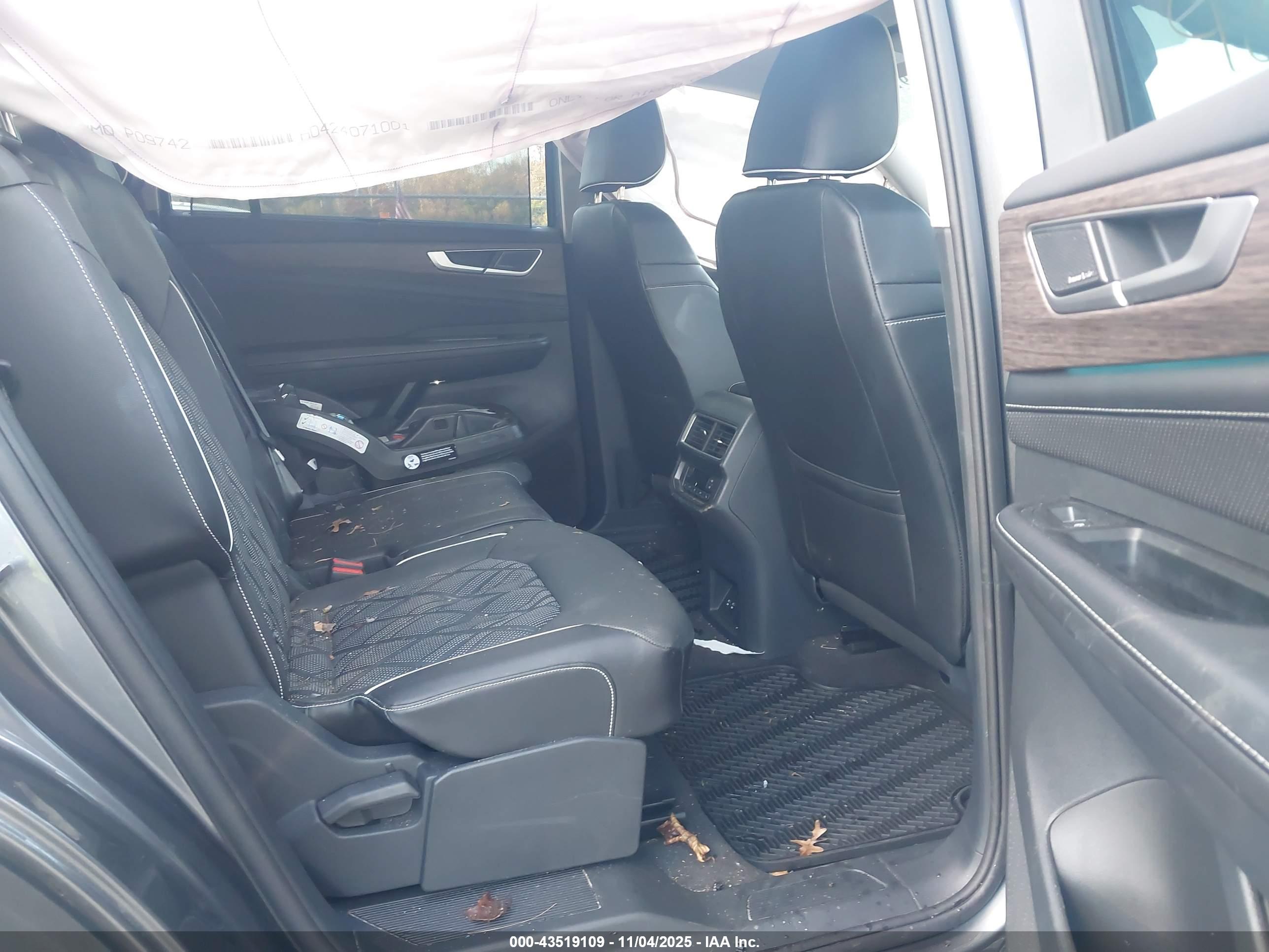VOLKSWAGEN ATLAS image 8