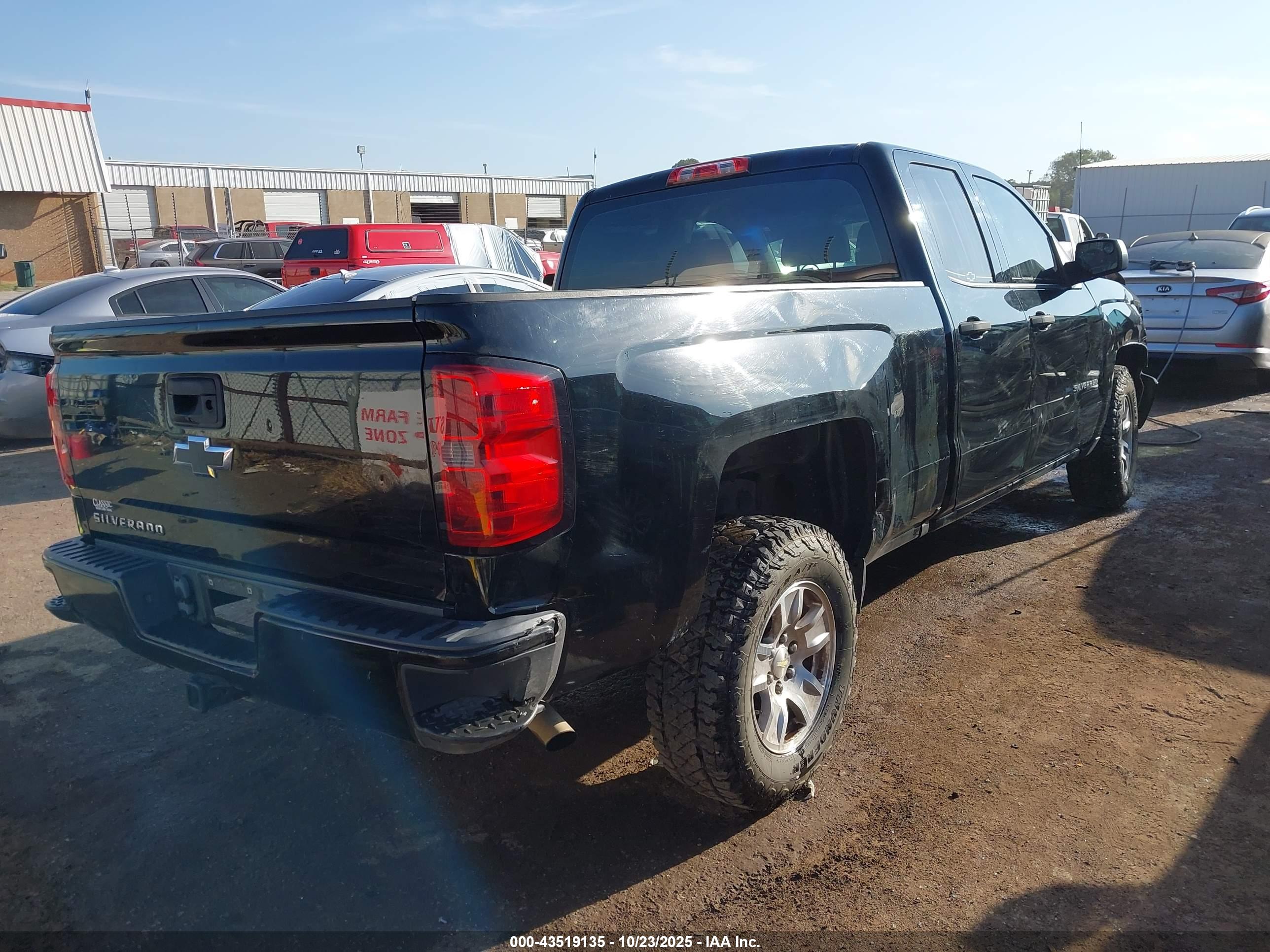 CHEVROLET SILVERADO image 4