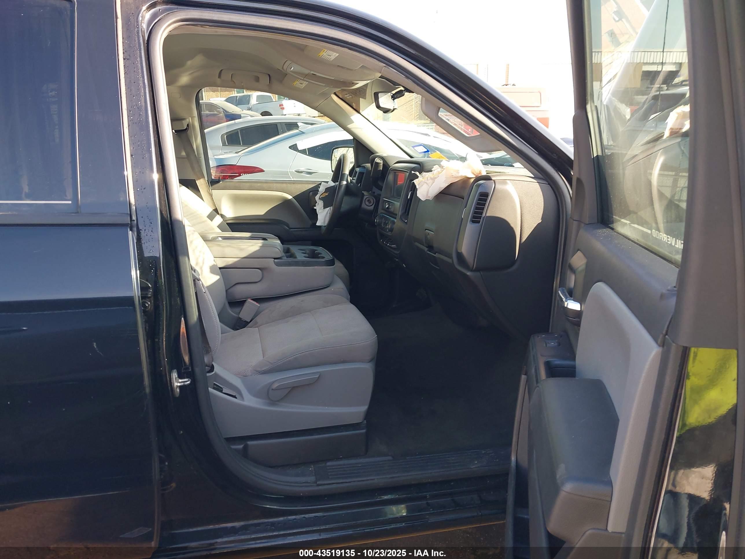 CHEVROLET SILVERADO image 5