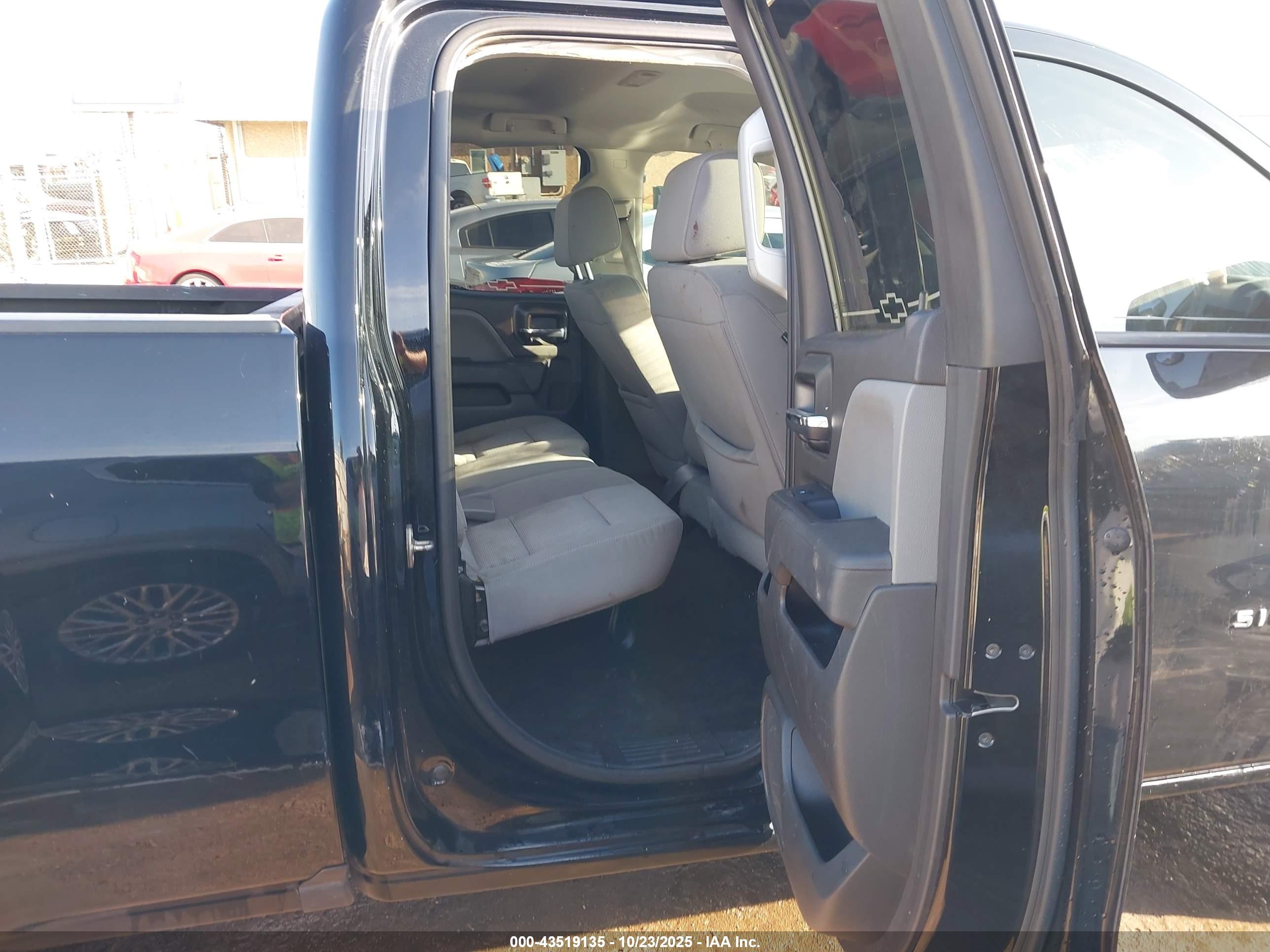 CHEVROLET SILVERADO image 8