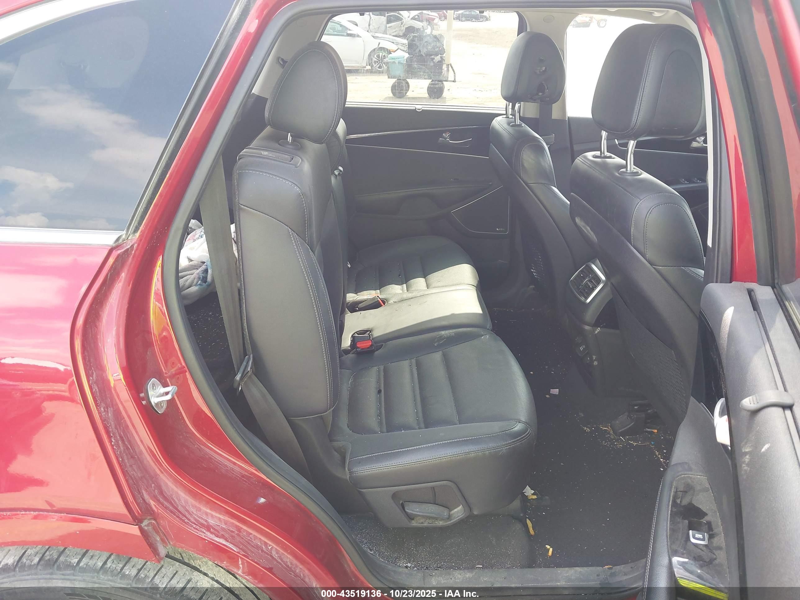 KIA SORENTO image 8