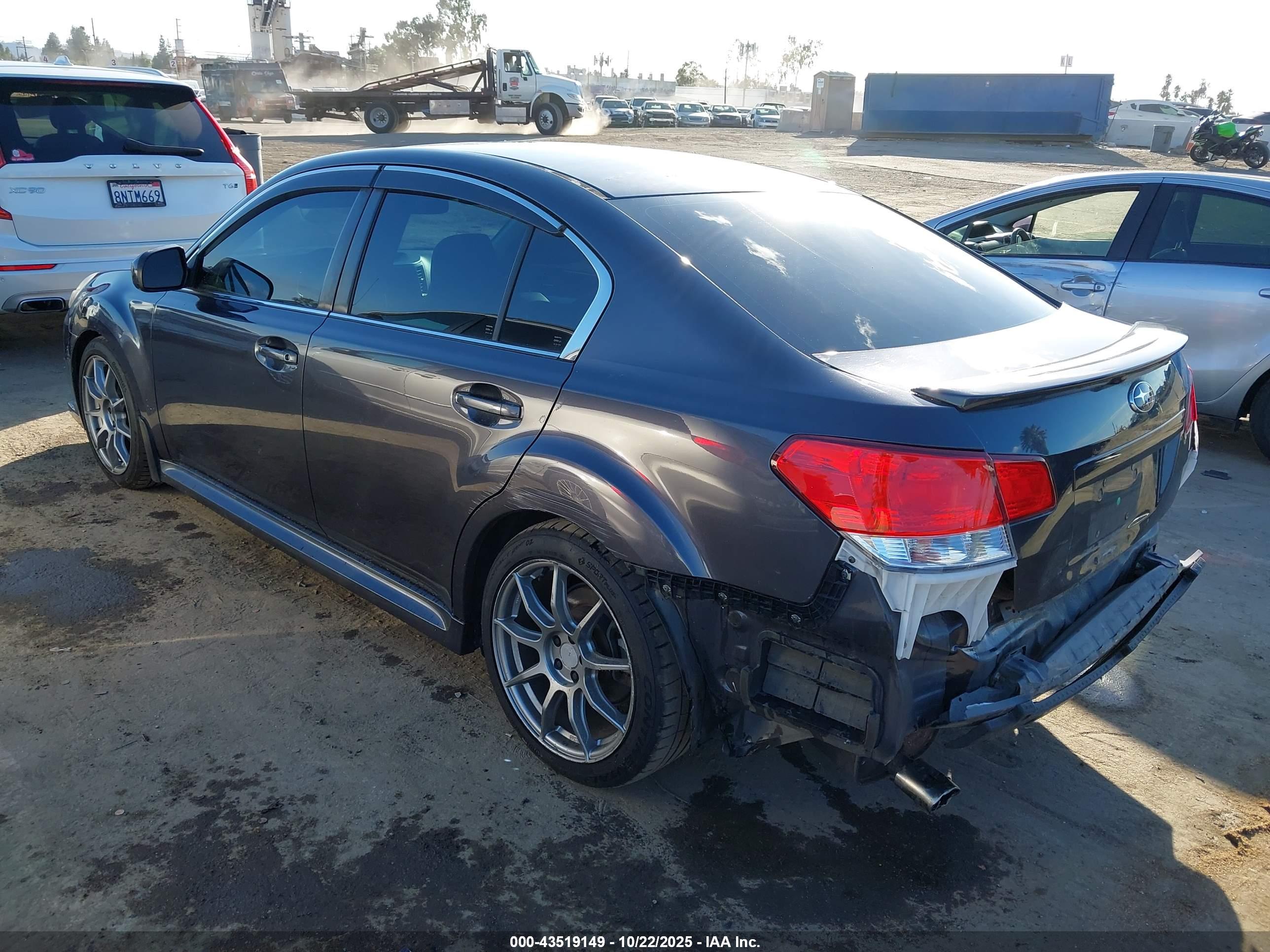 SUBARU LEGACY image 3