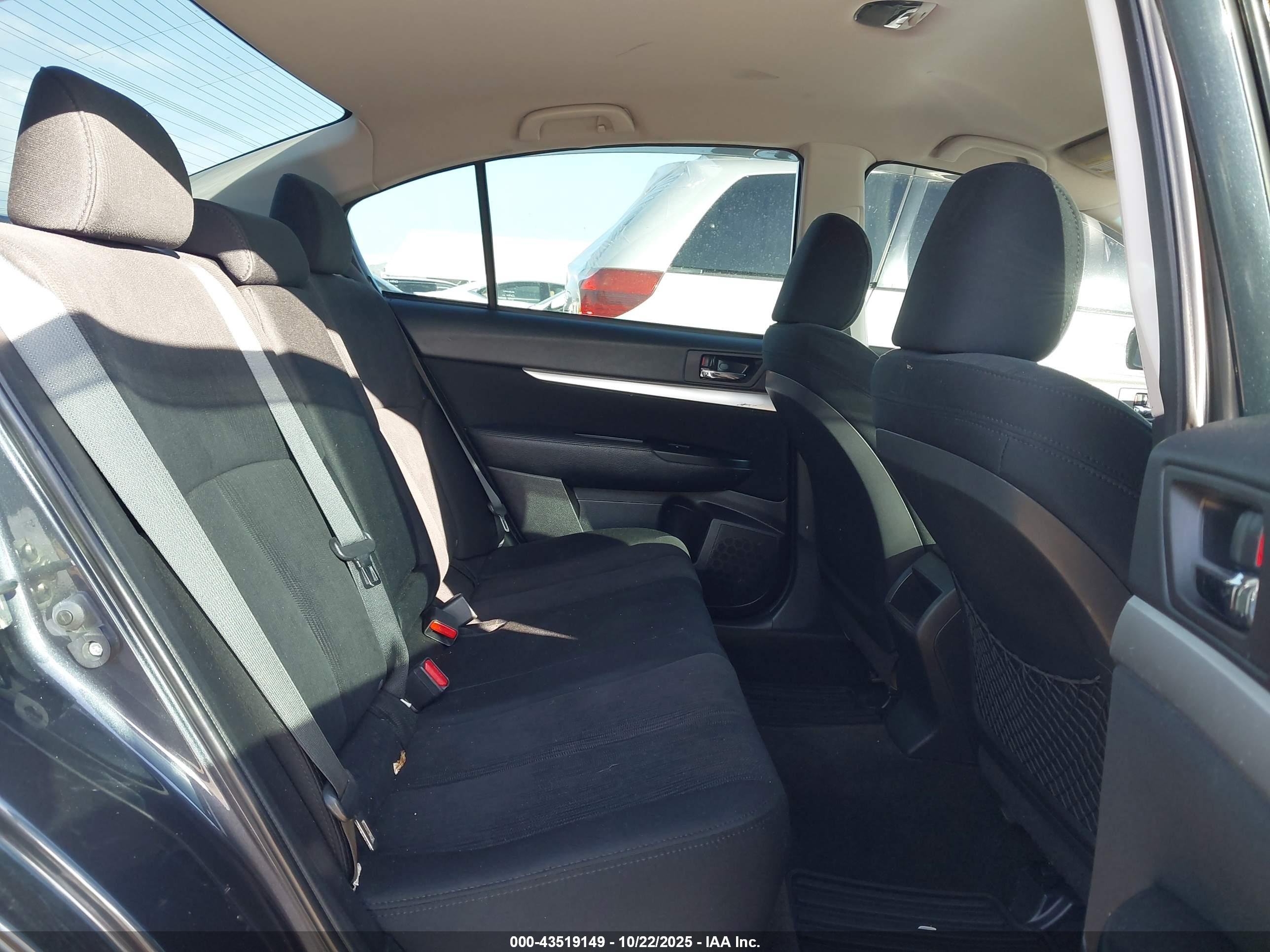 SUBARU LEGACY image 8
