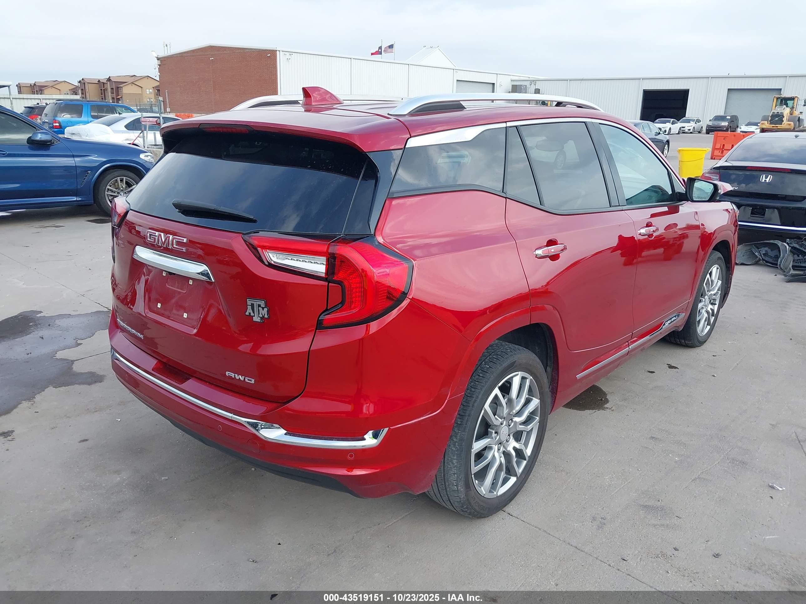 GMC TERRAIN image 4
