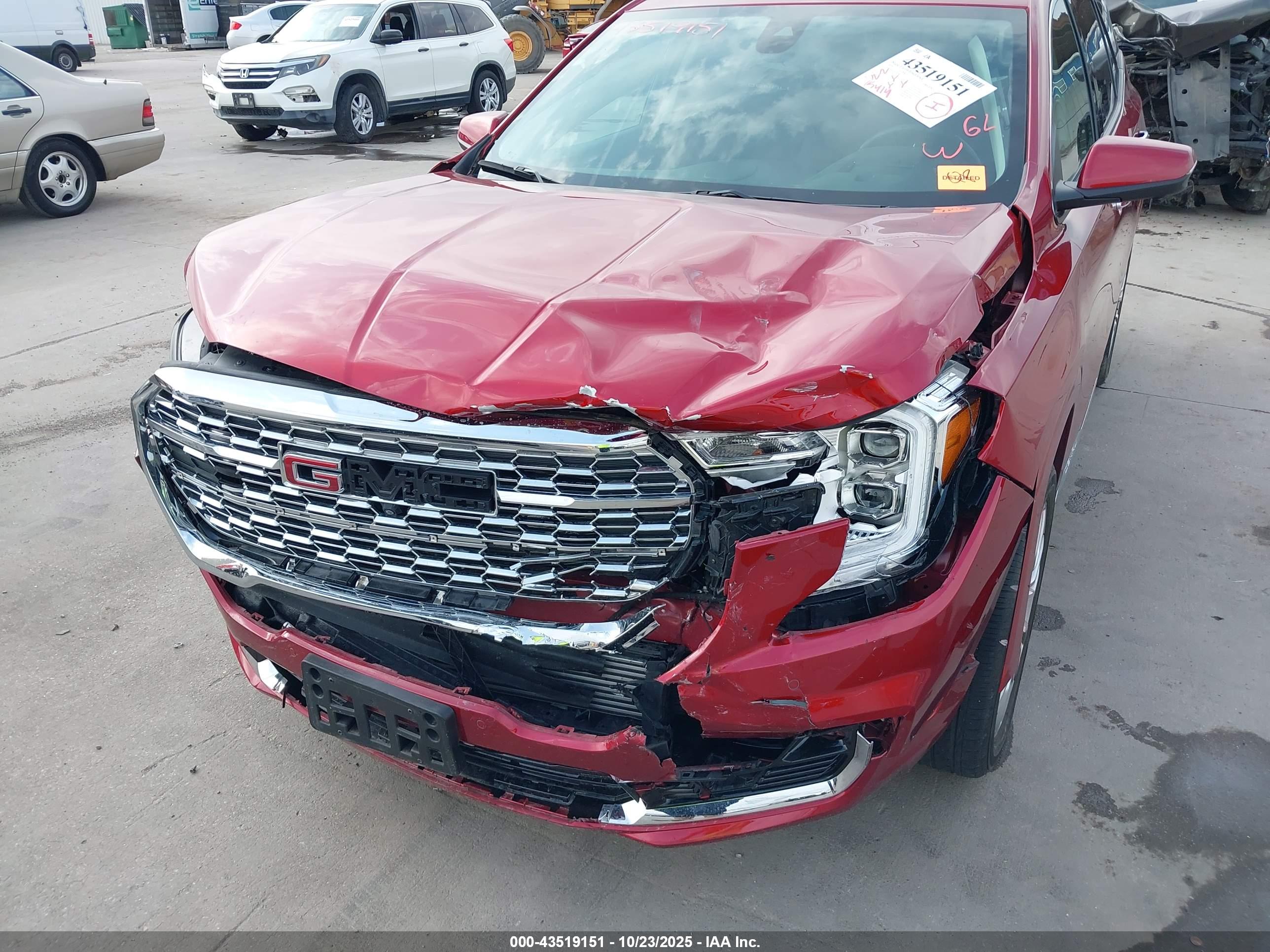 GMC TERRAIN image 6