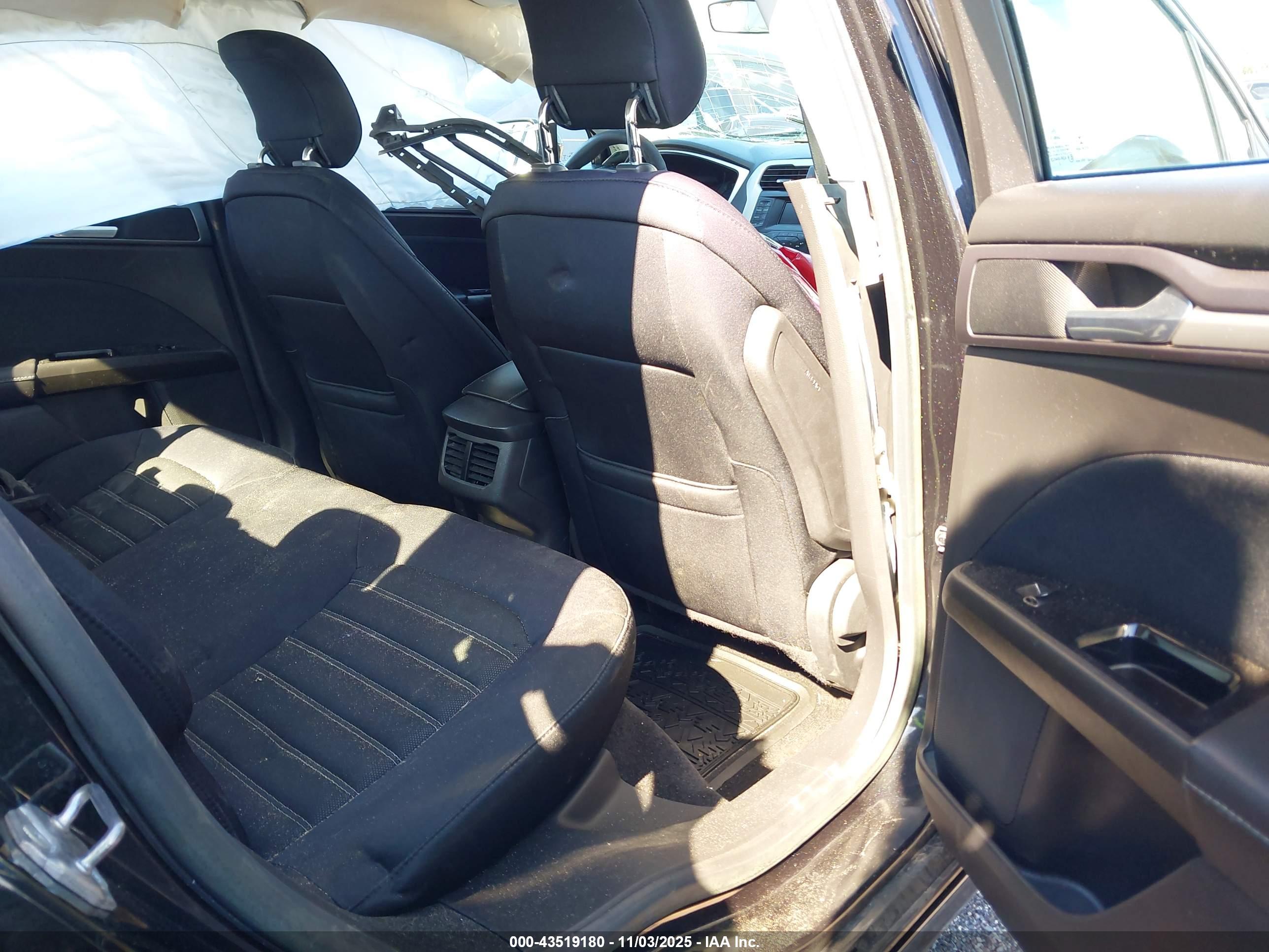 FORD FUSION image 8
