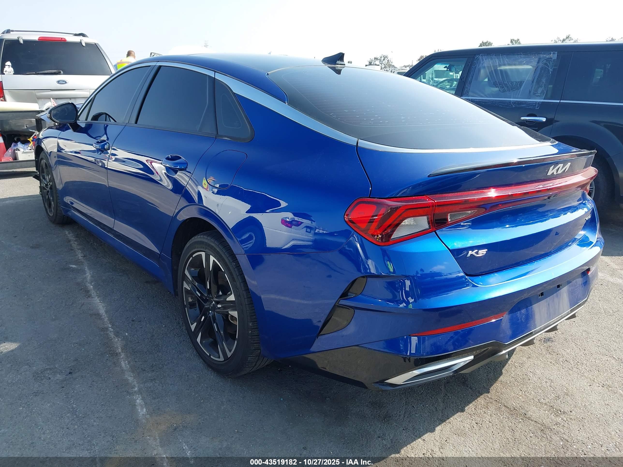 KIA K5 image 3