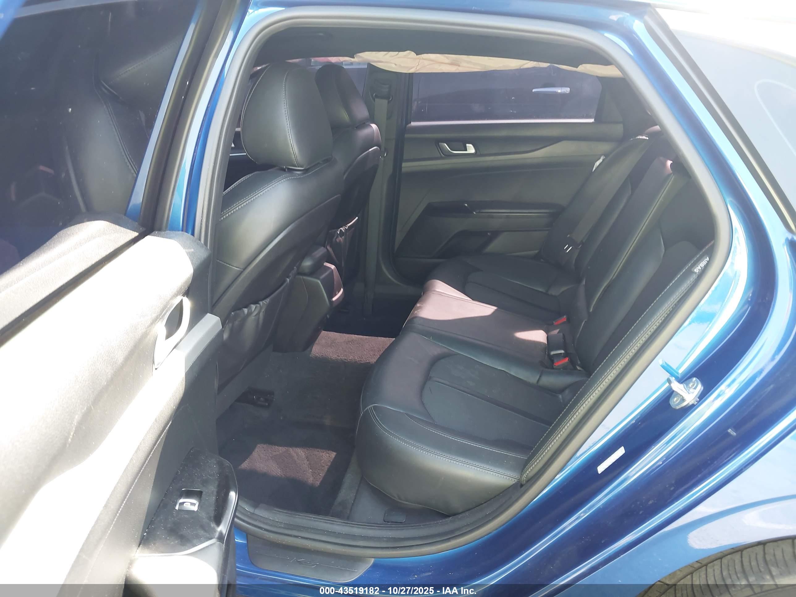 KIA K5 image 8