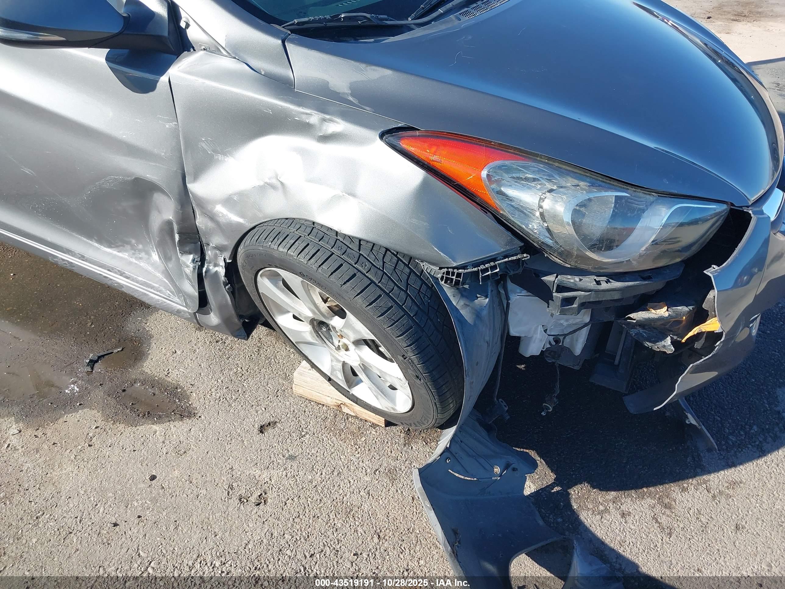 HYUNDAI ELANTRA image 6