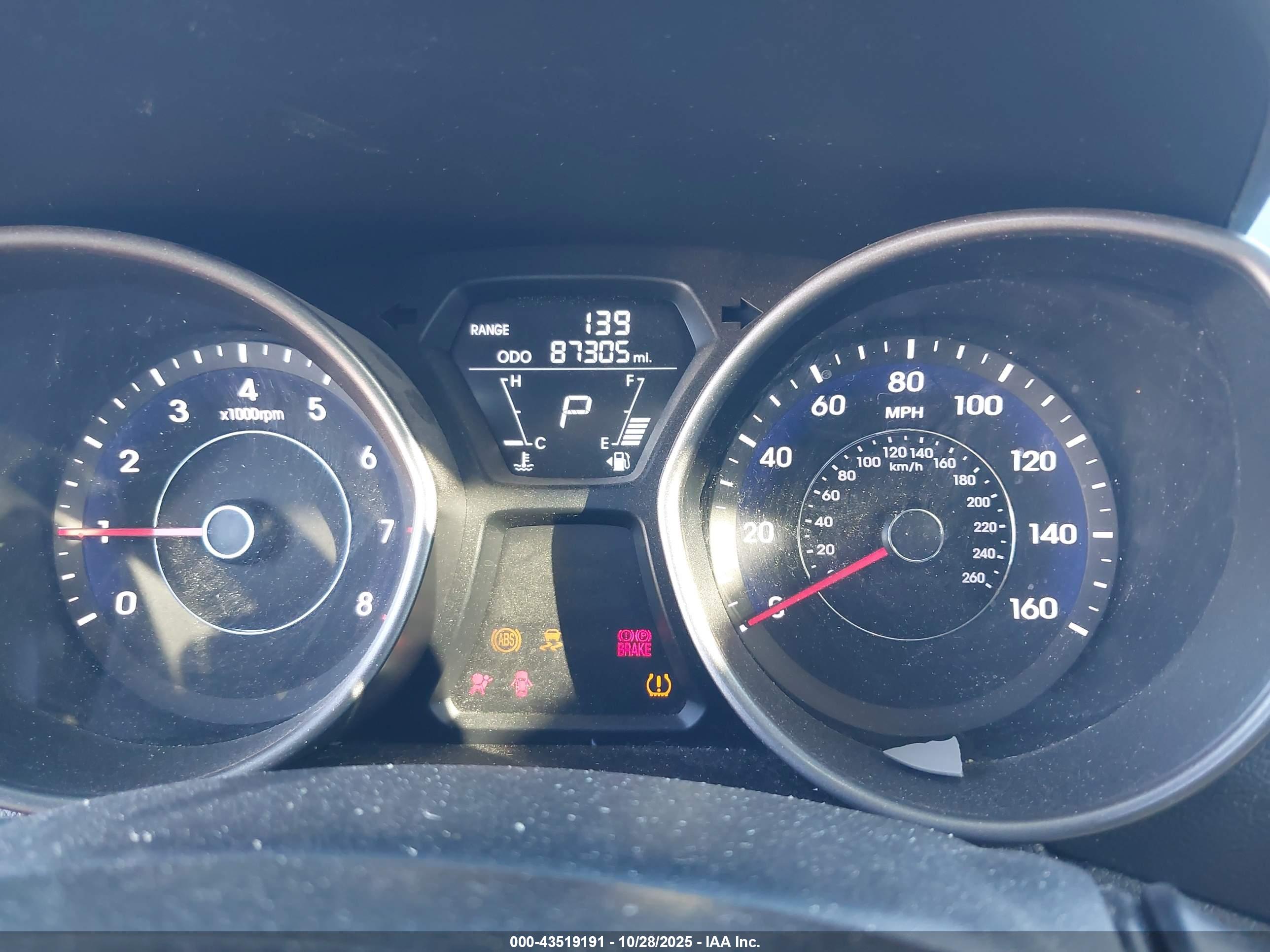 HYUNDAI ELANTRA image 7