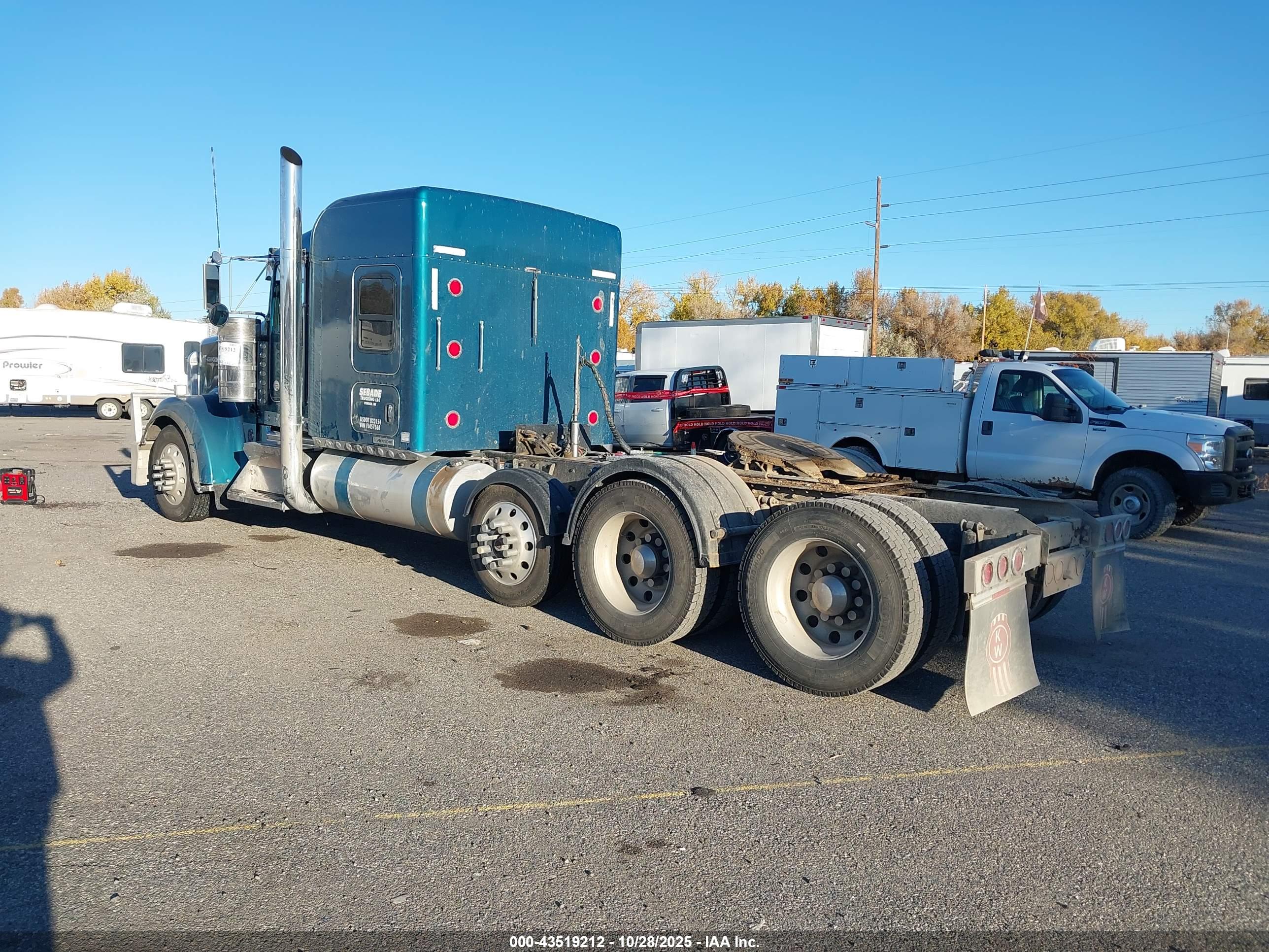 KENWORTH CONSTRUCTION image 3