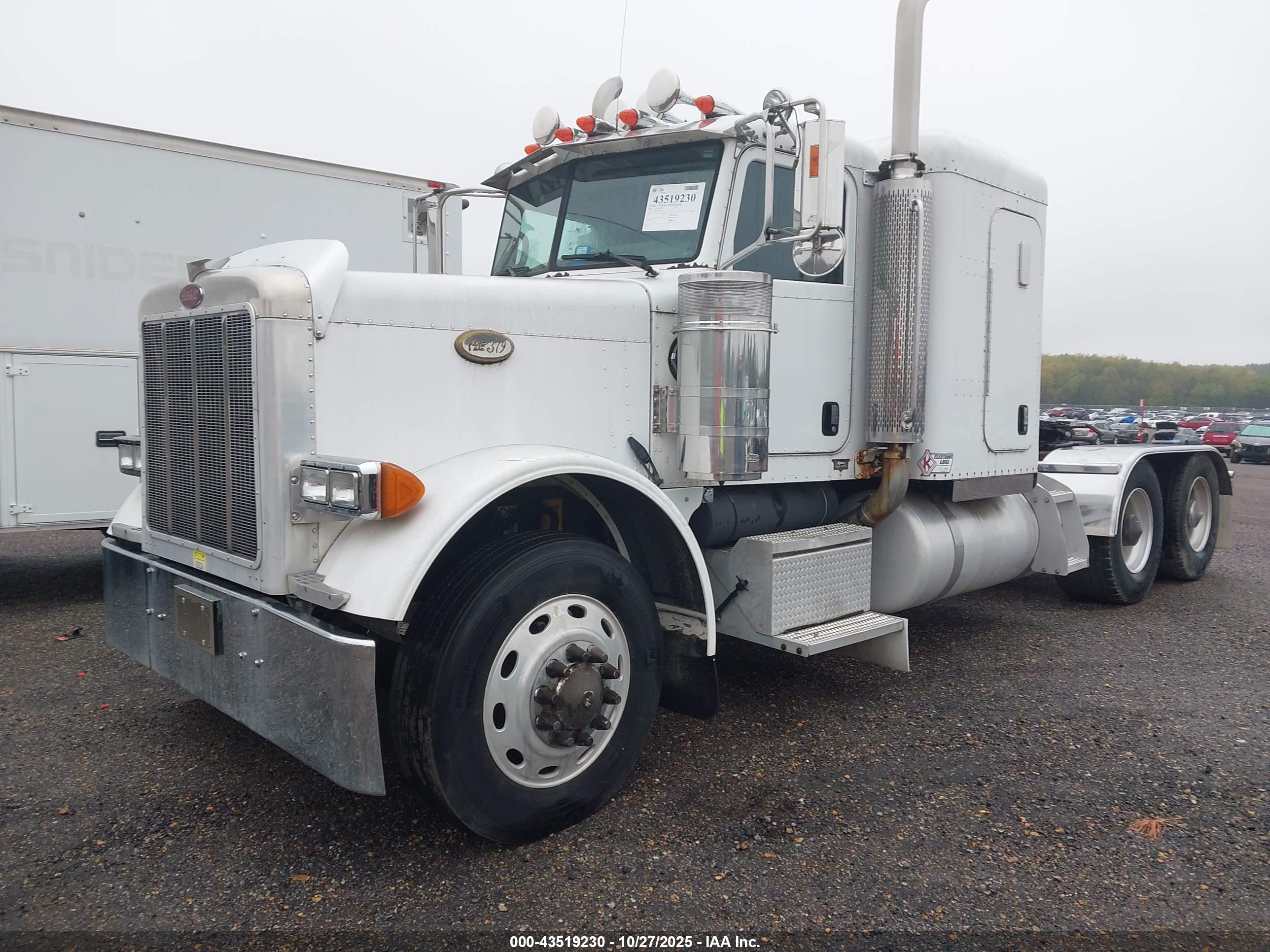 PETERBILT 379 image 2