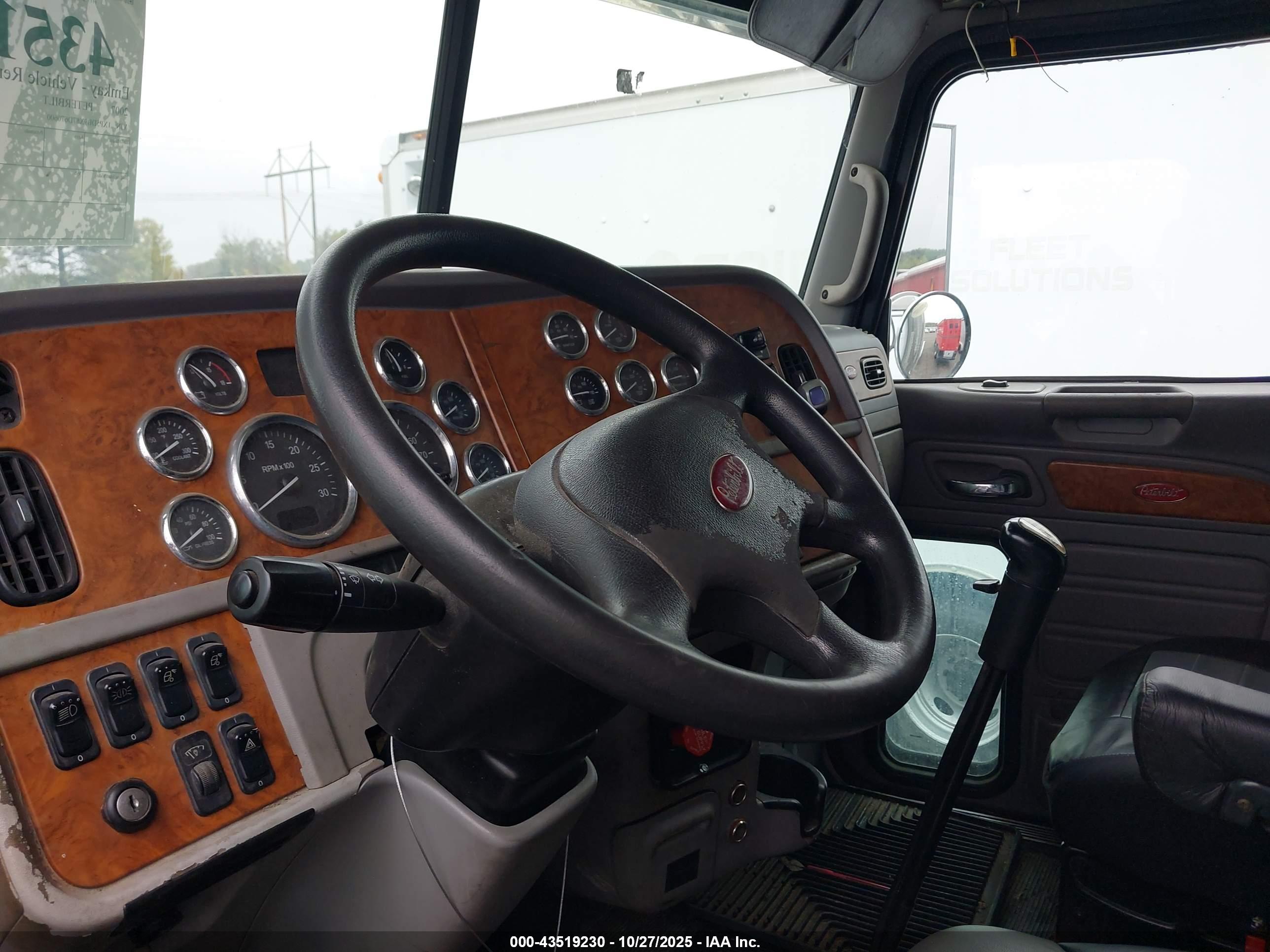 PETERBILT 379 image 7