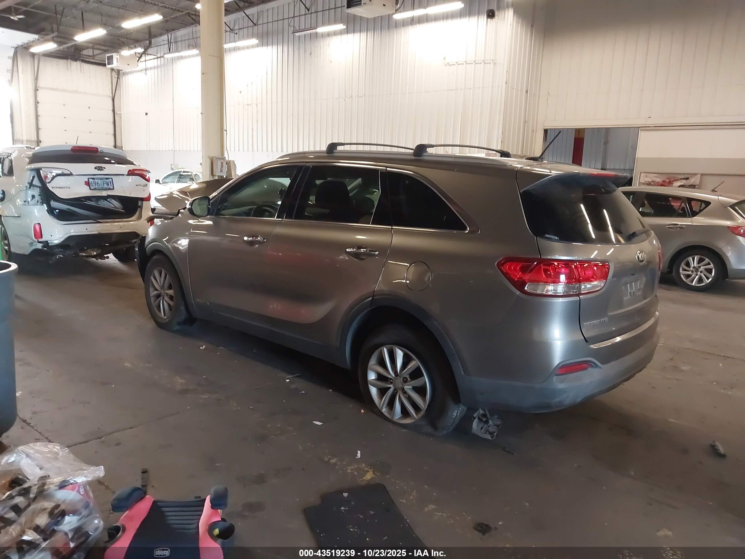 KIA SORENTO image 3