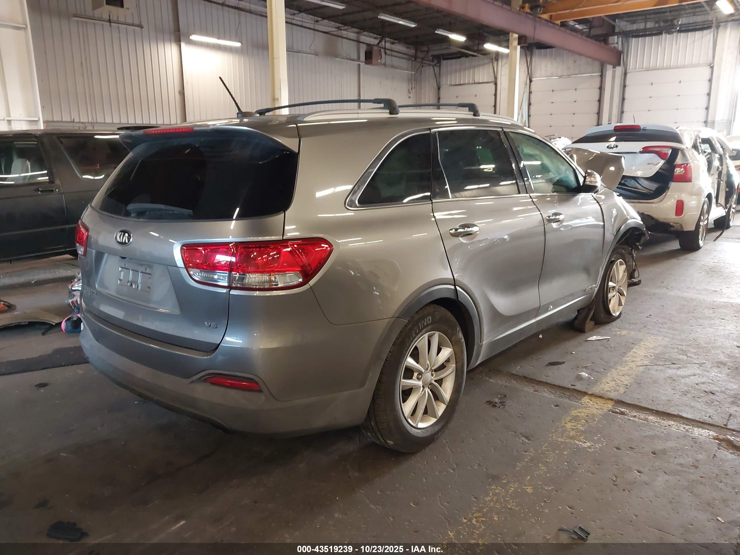 KIA SORENTO image 4