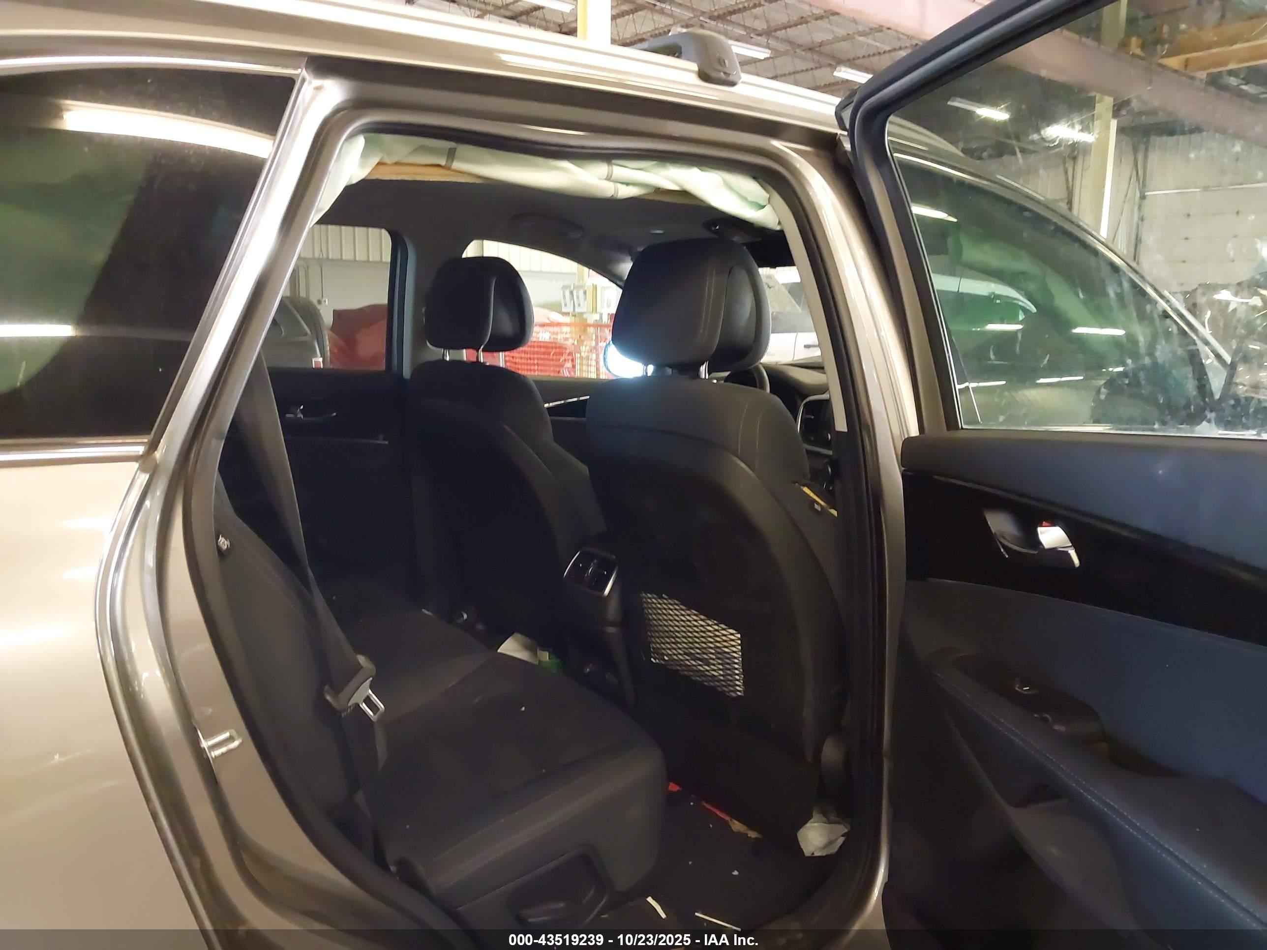 KIA SORENTO image 8