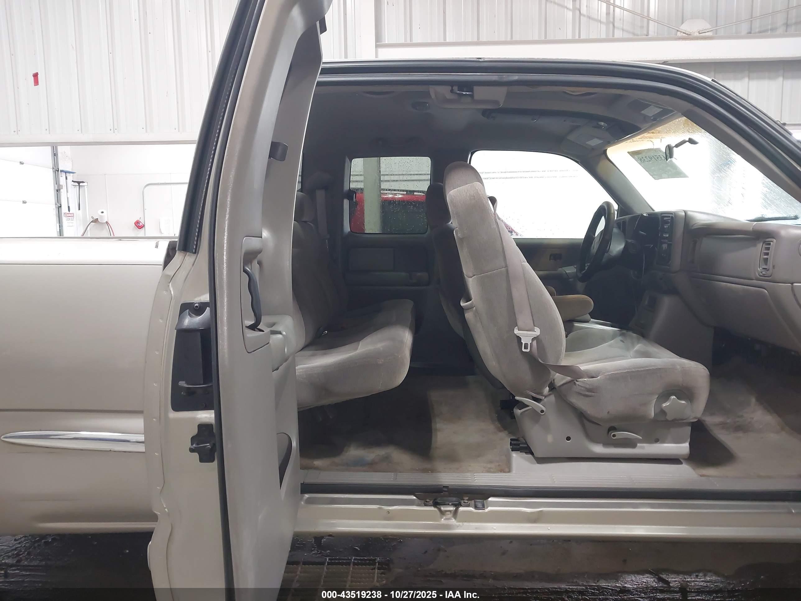 GMC SIERRA image 8