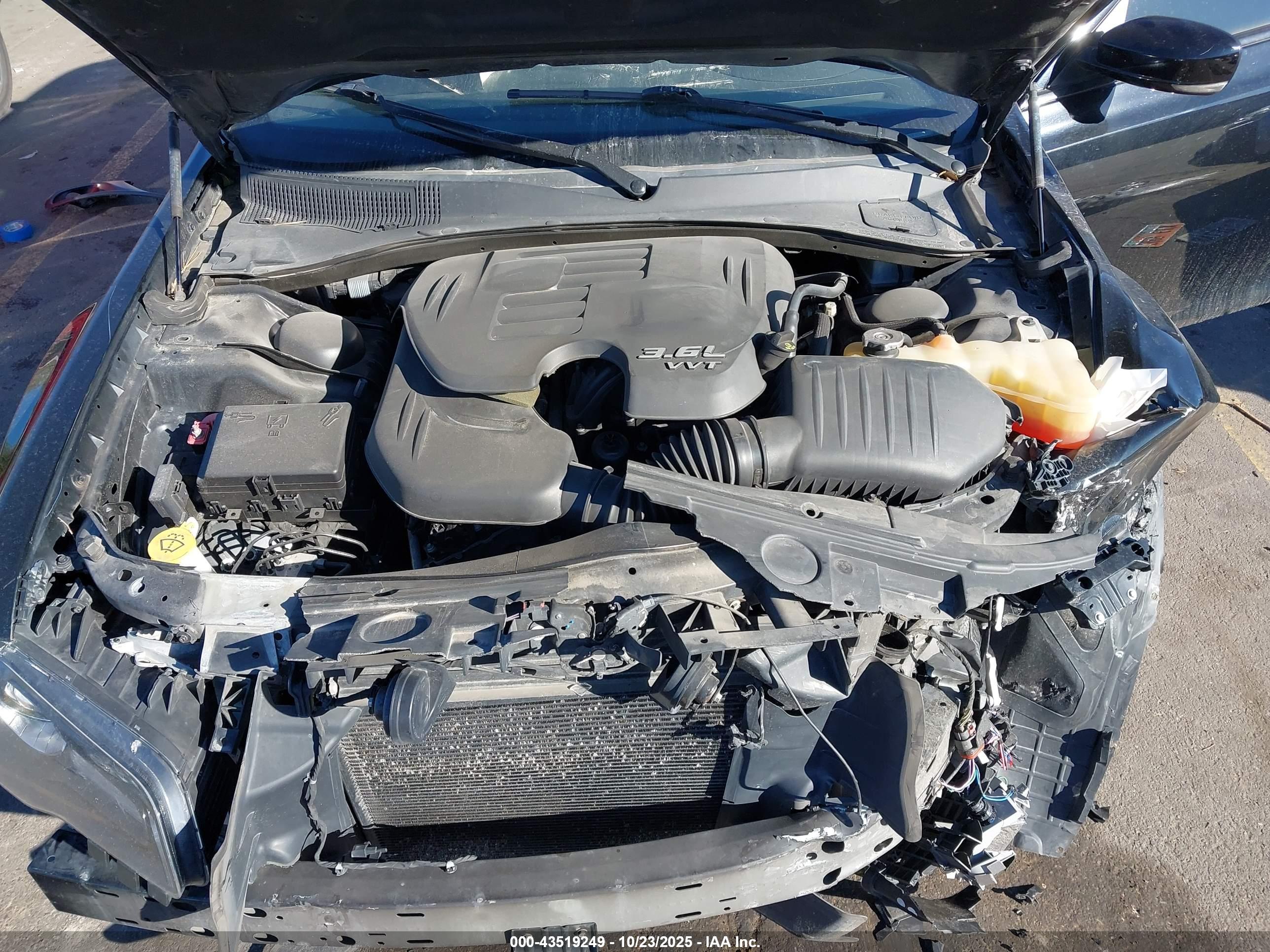 CHRYSLER 300 image 10