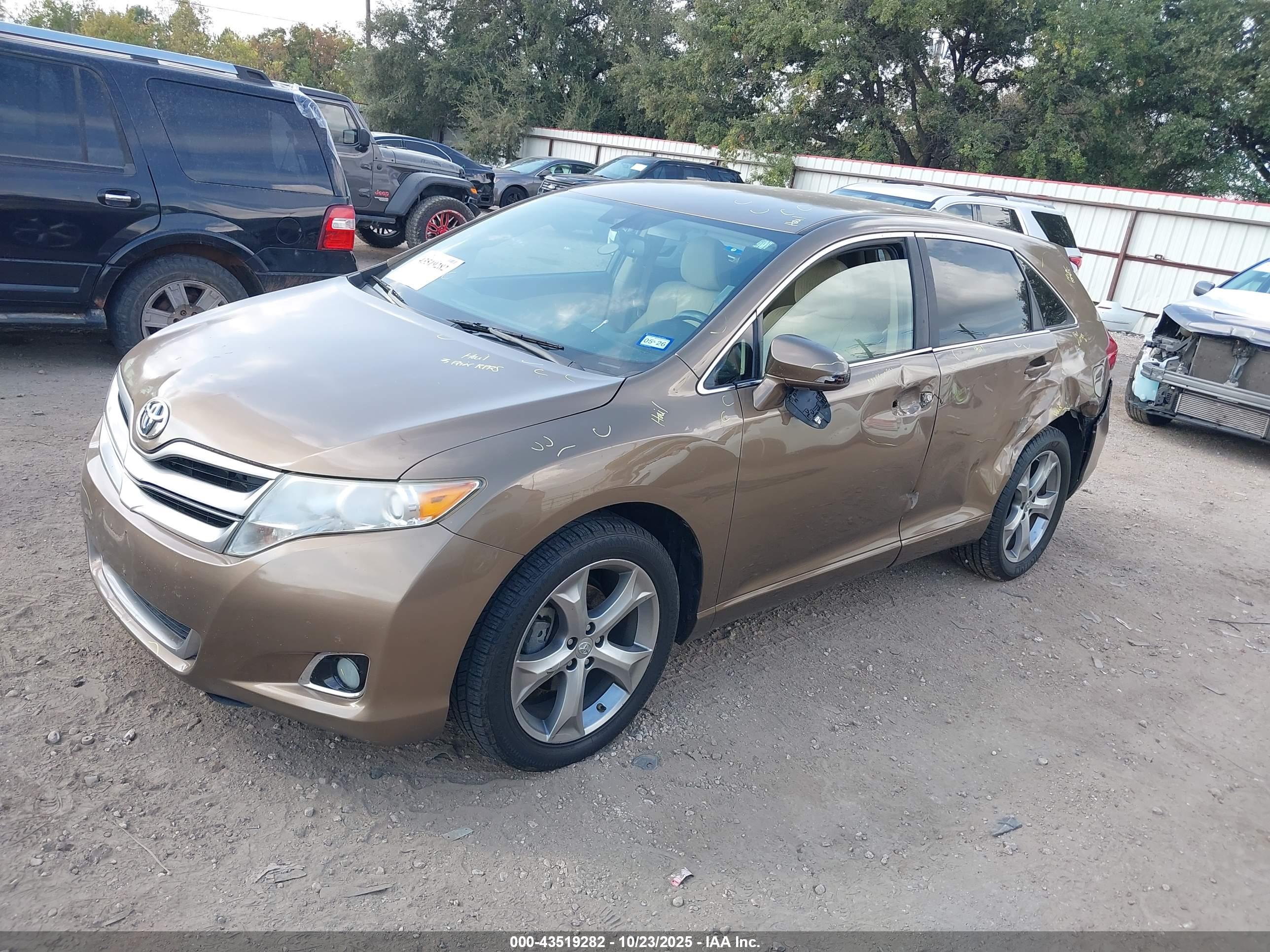 TOYOTA VENZA image 2