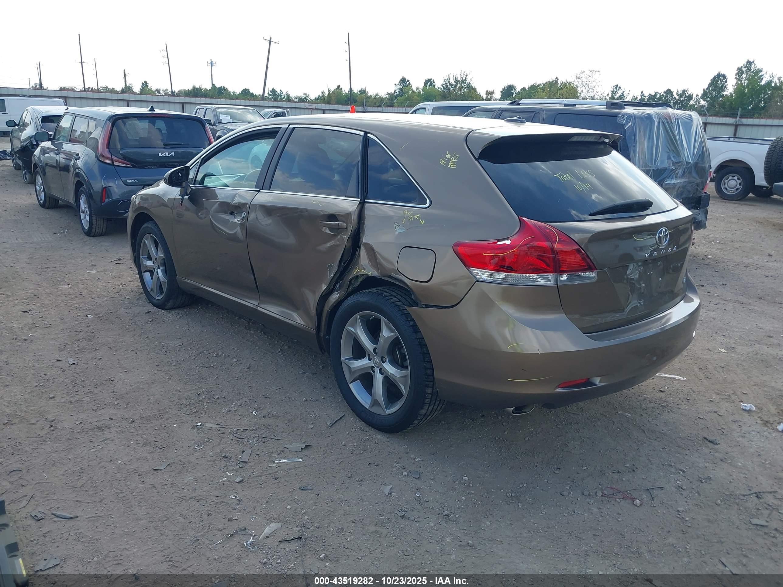 TOYOTA VENZA image 3
