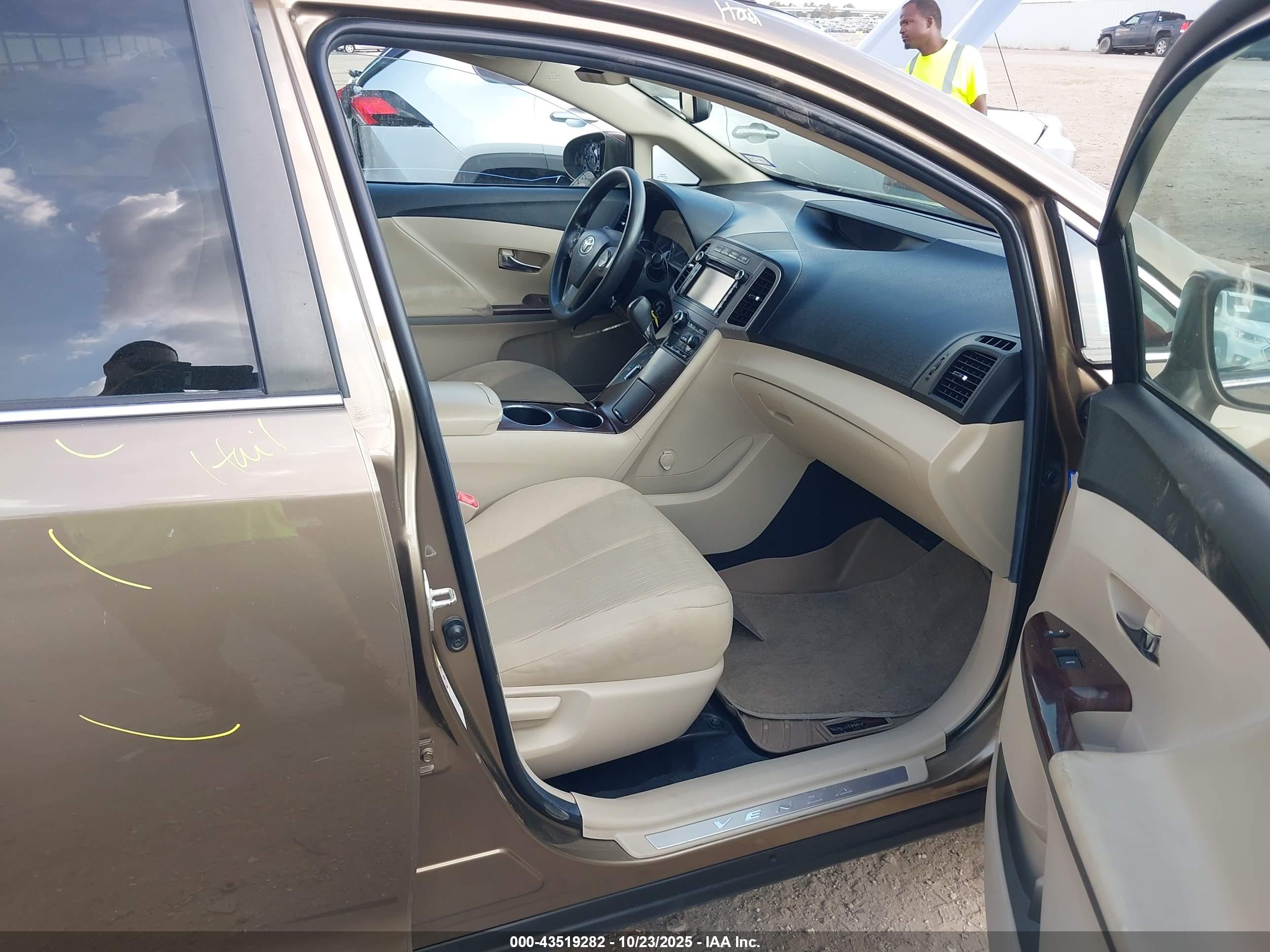 TOYOTA VENZA image 5