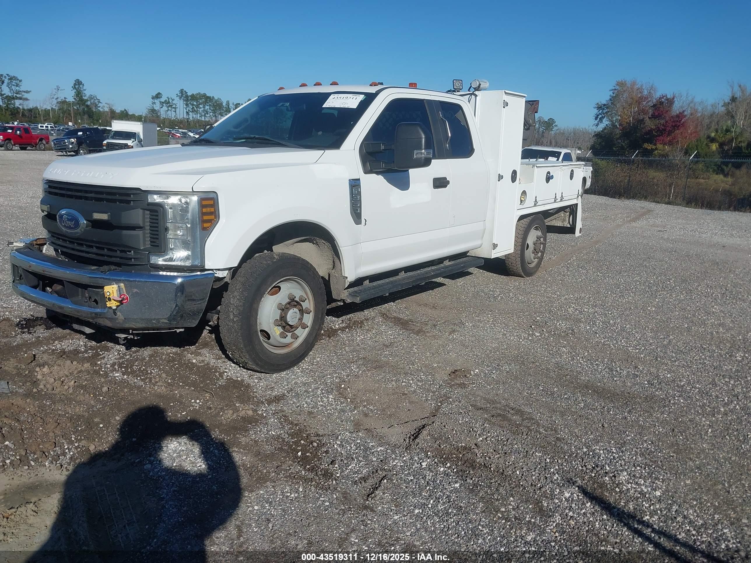 FORD F-350 image 2