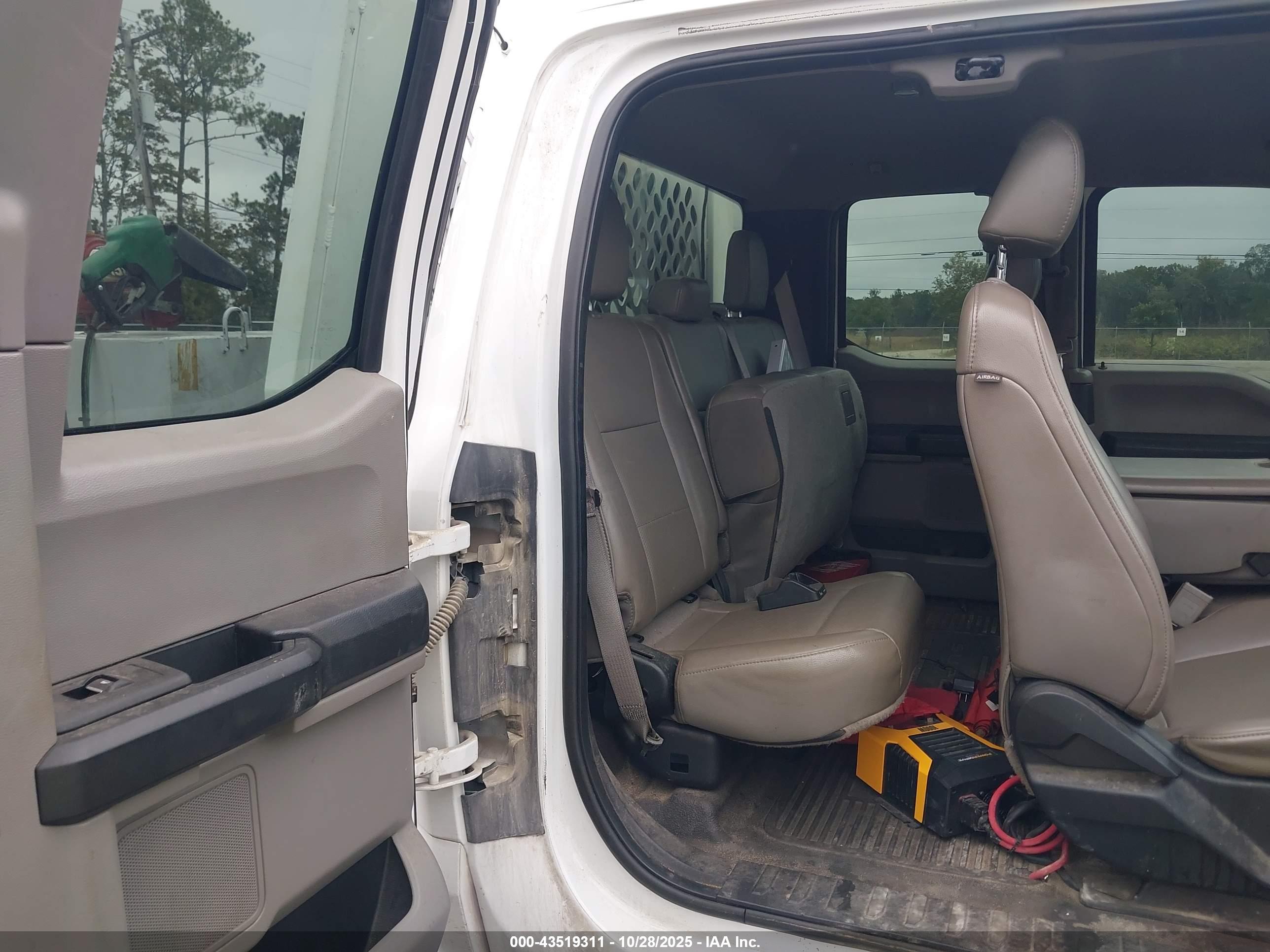 FORD F-350 image 8
