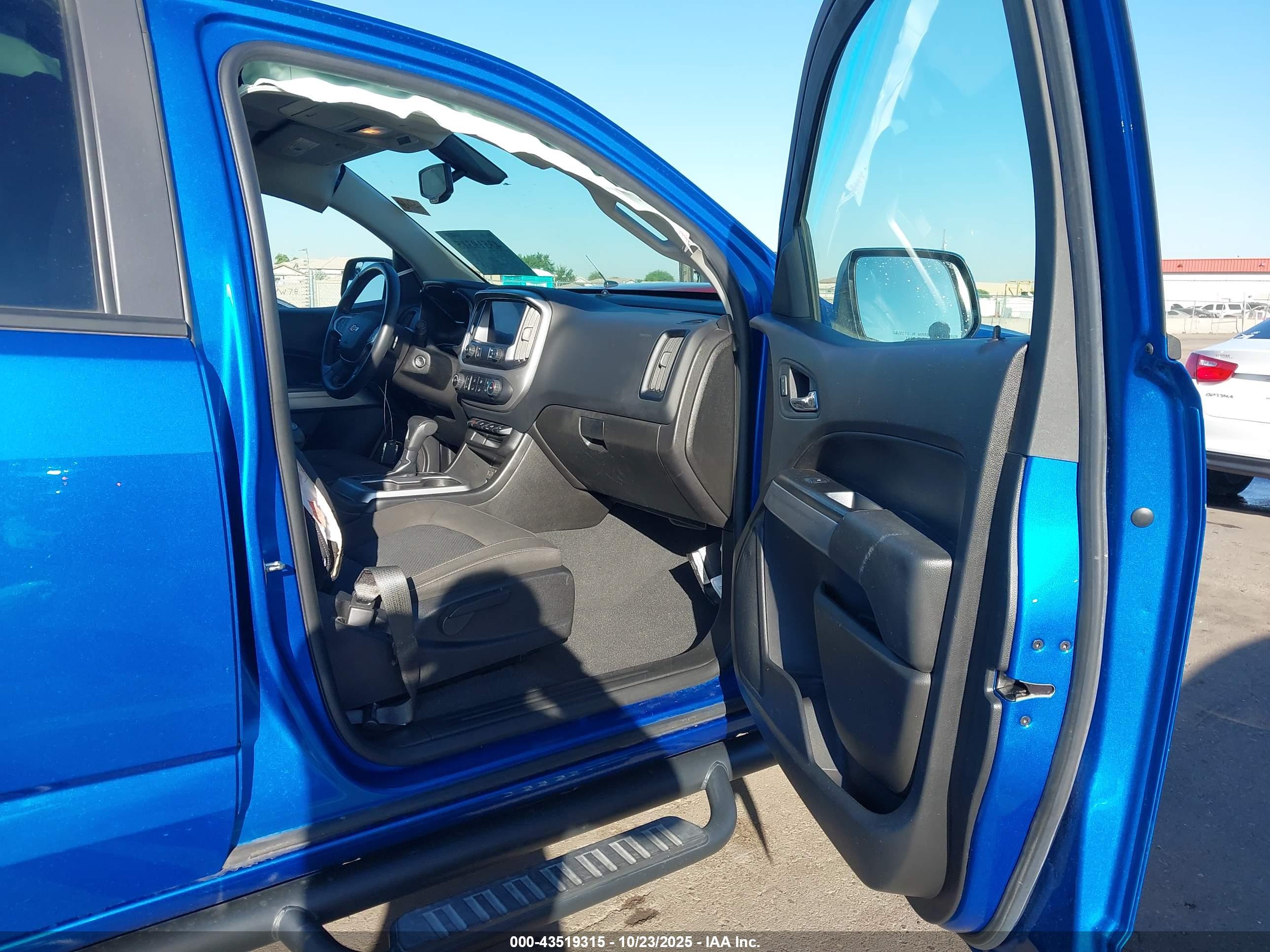 CHEVROLET COLORADO image 5