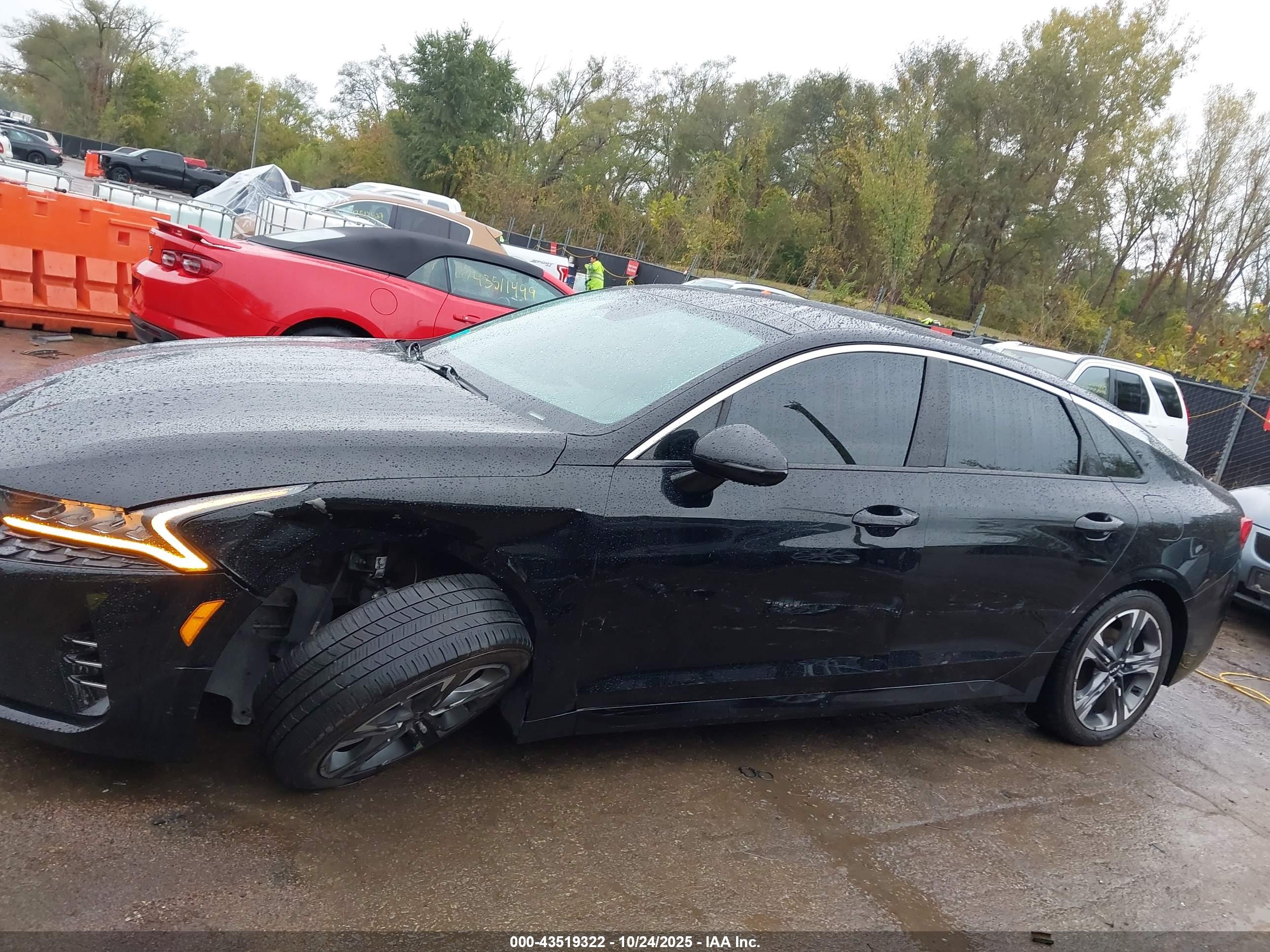 KIA K5 image 6