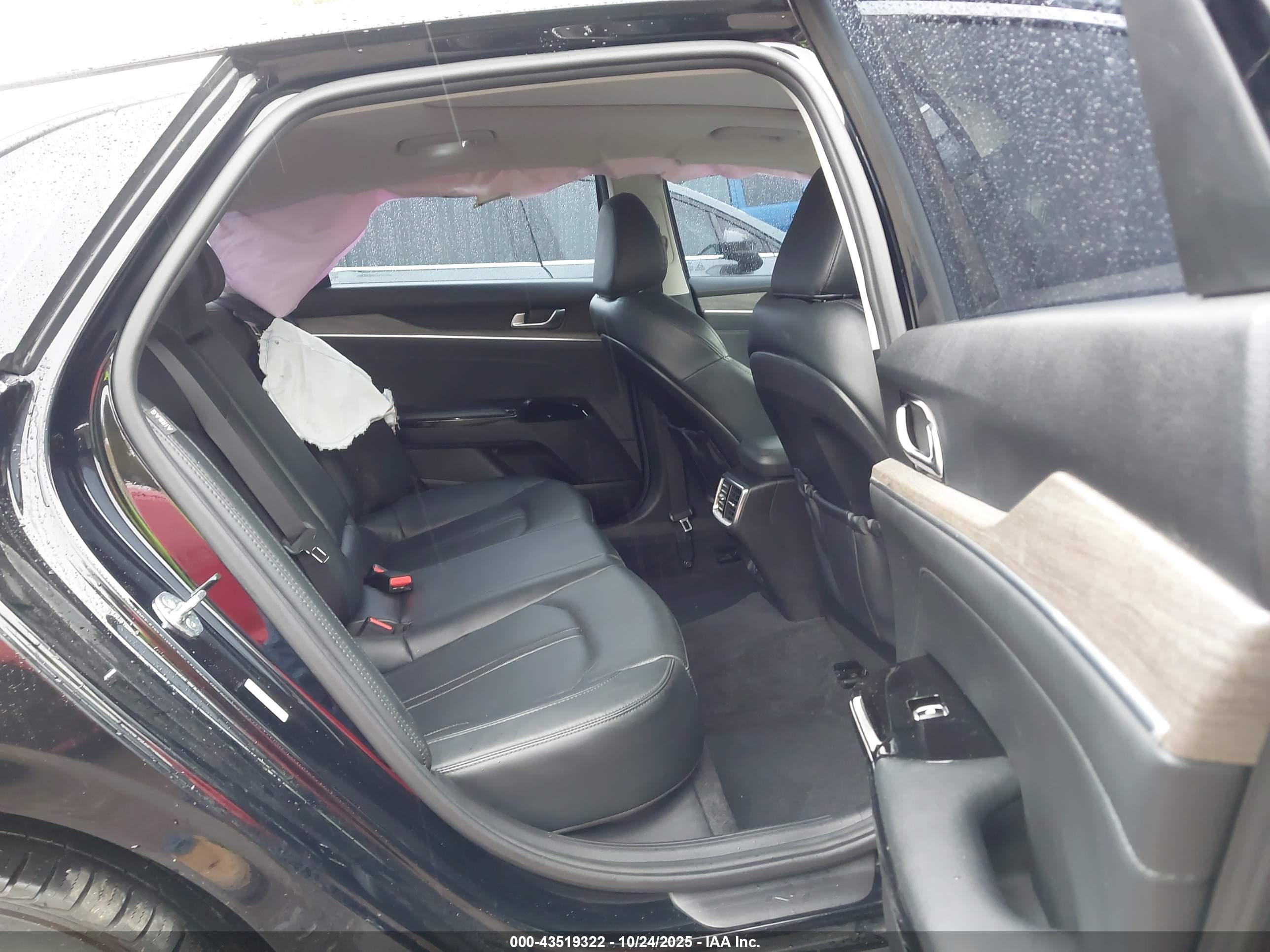 KIA K5 image 8