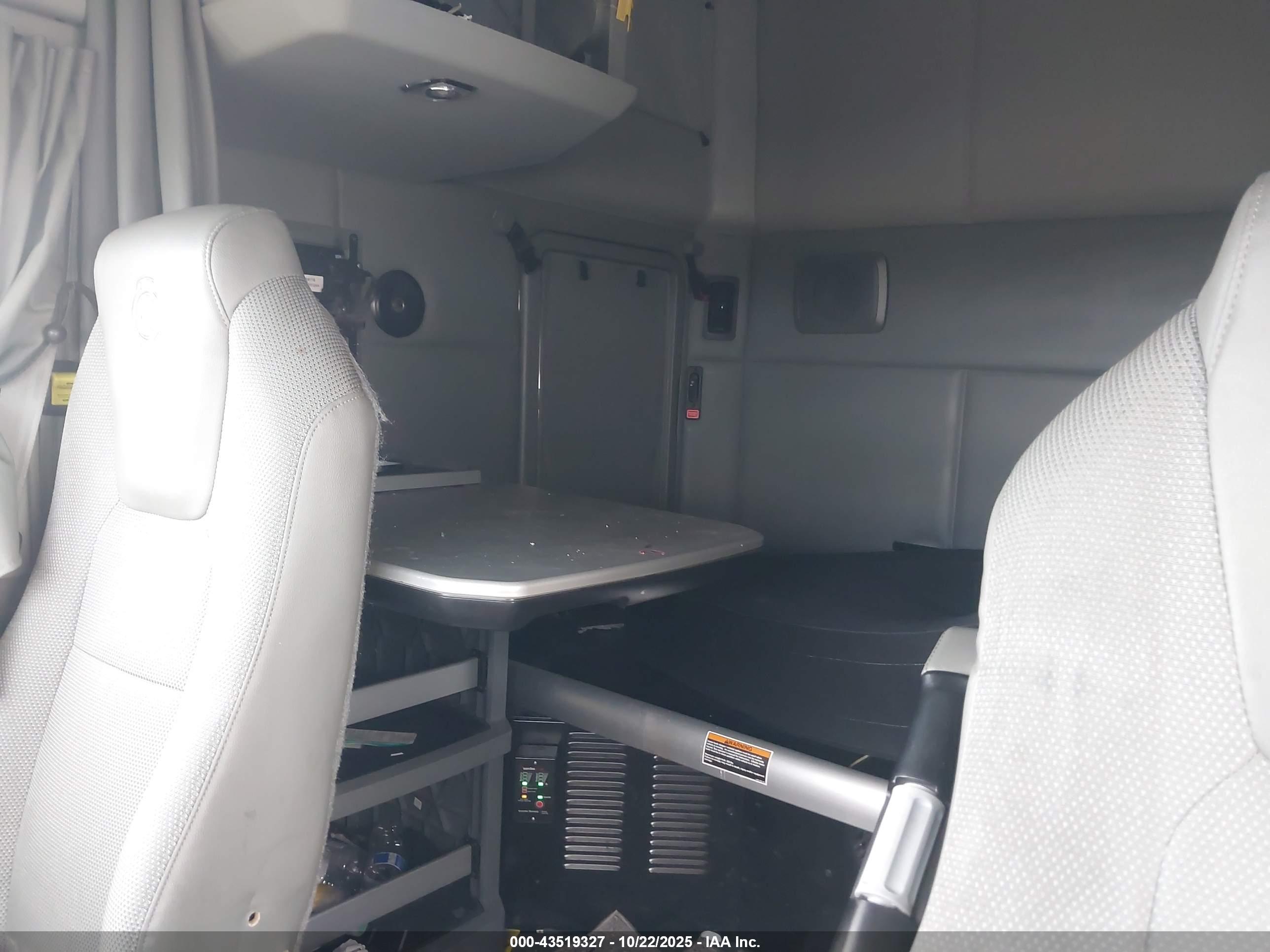 KENWORTH T680 image 8