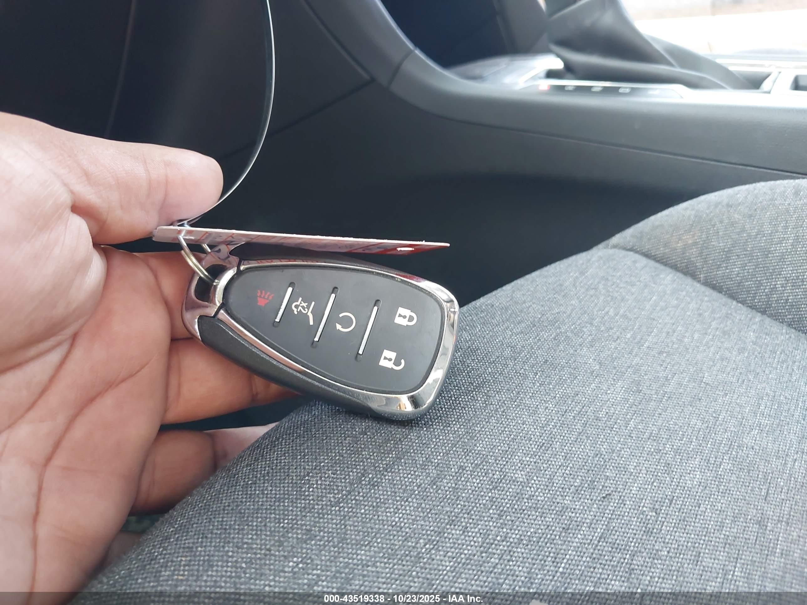 CHEVROLET EQUINOX image 11