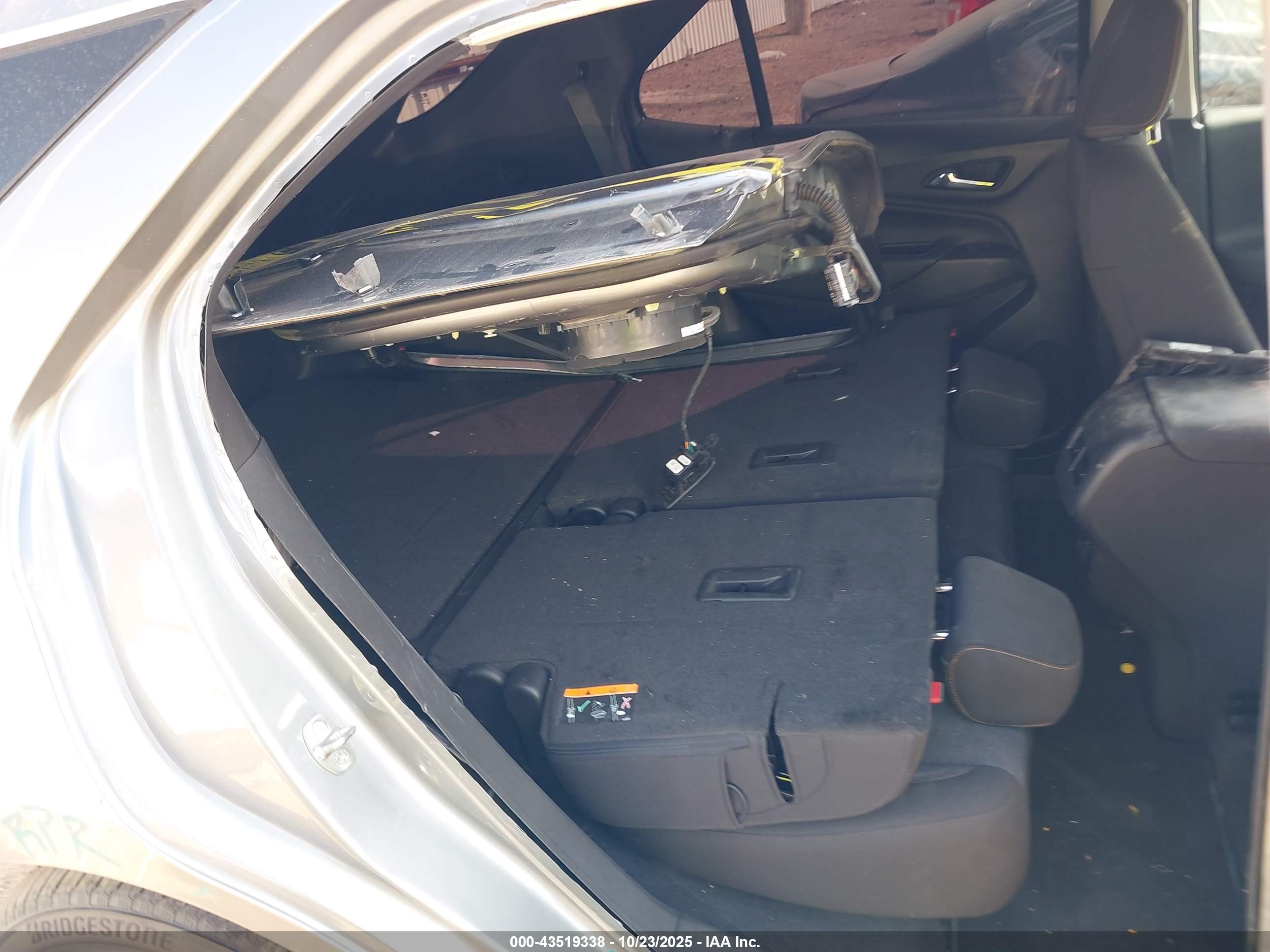 CHEVROLET EQUINOX image 8