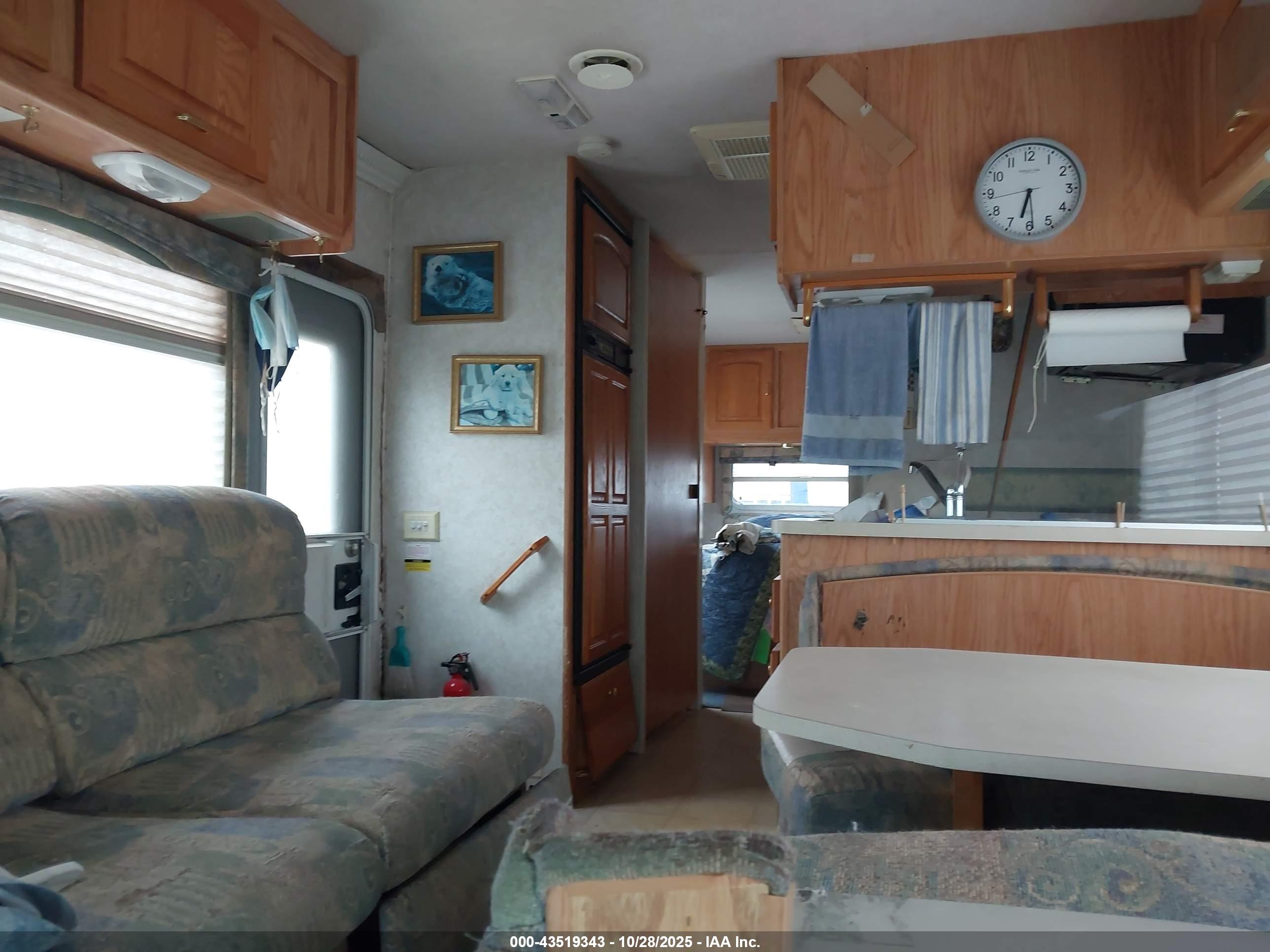 FORD ECONOLINE image 7