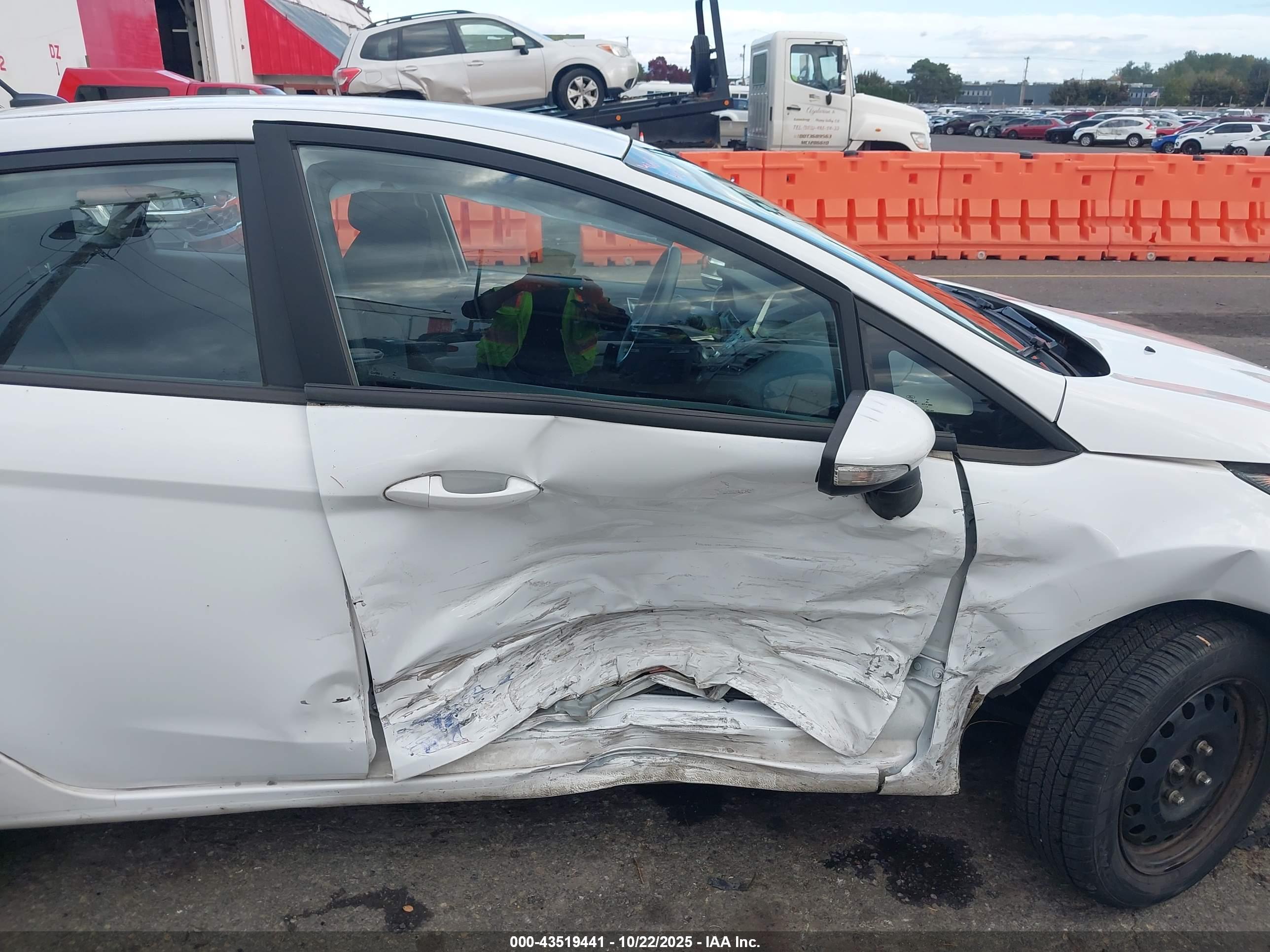 FORD FIESTA image 6