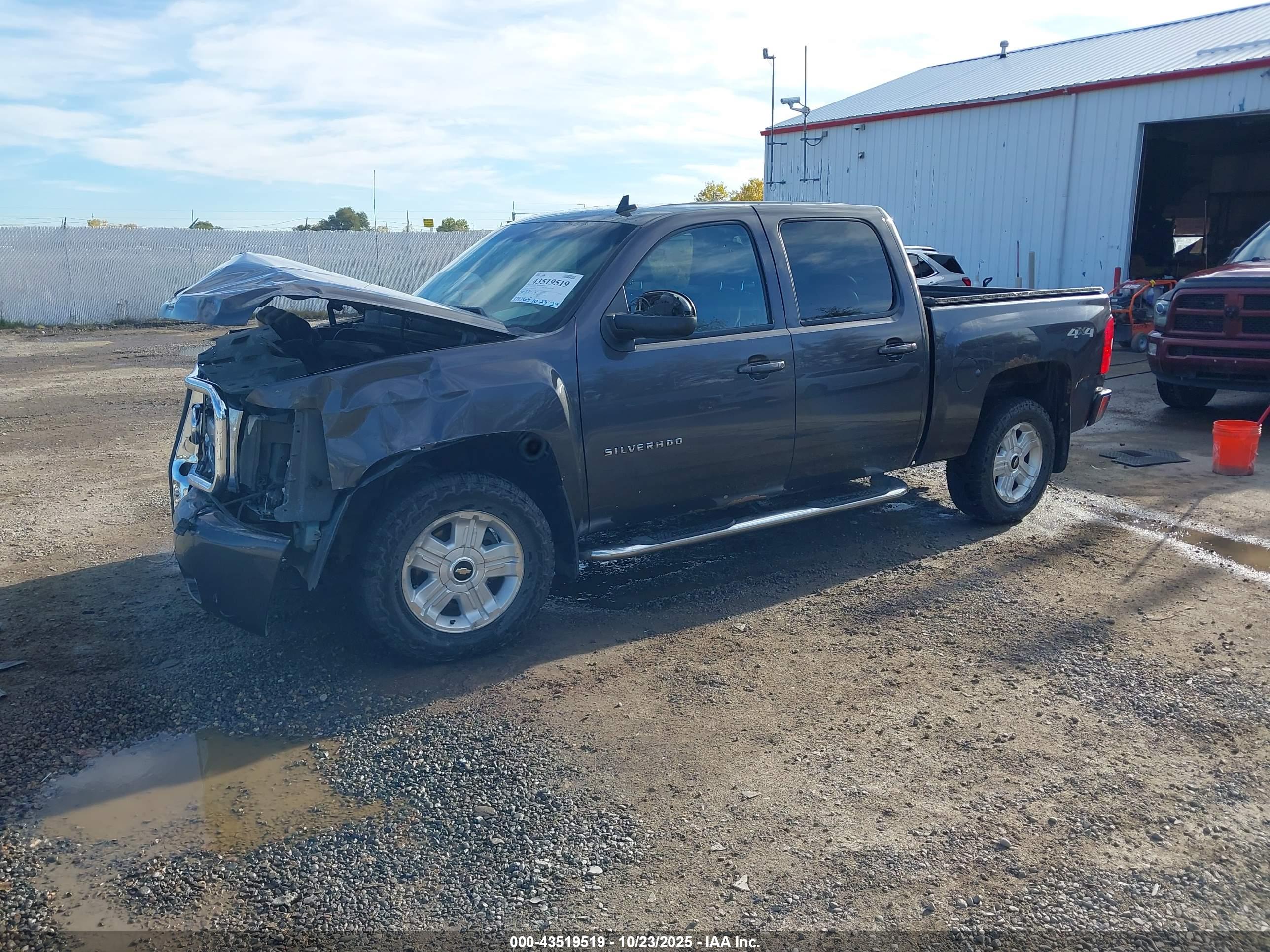 CHEVROLET SILVERADO image 2