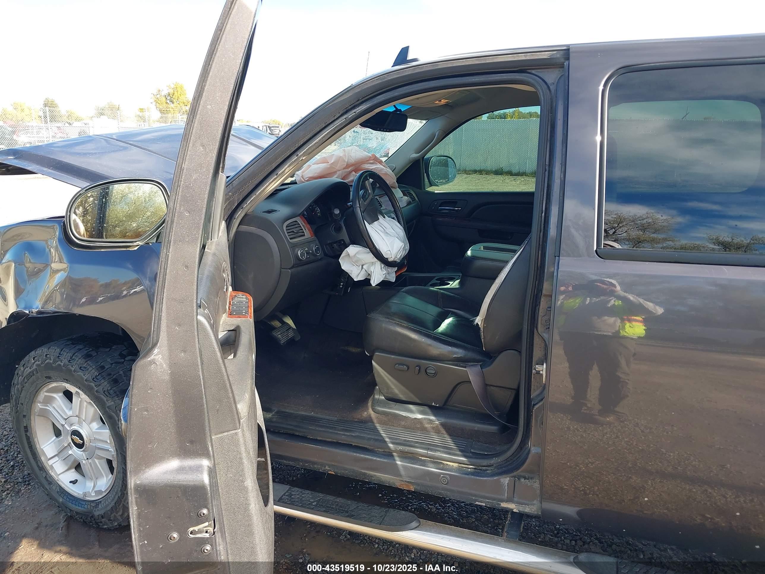 CHEVROLET SILVERADO image 5