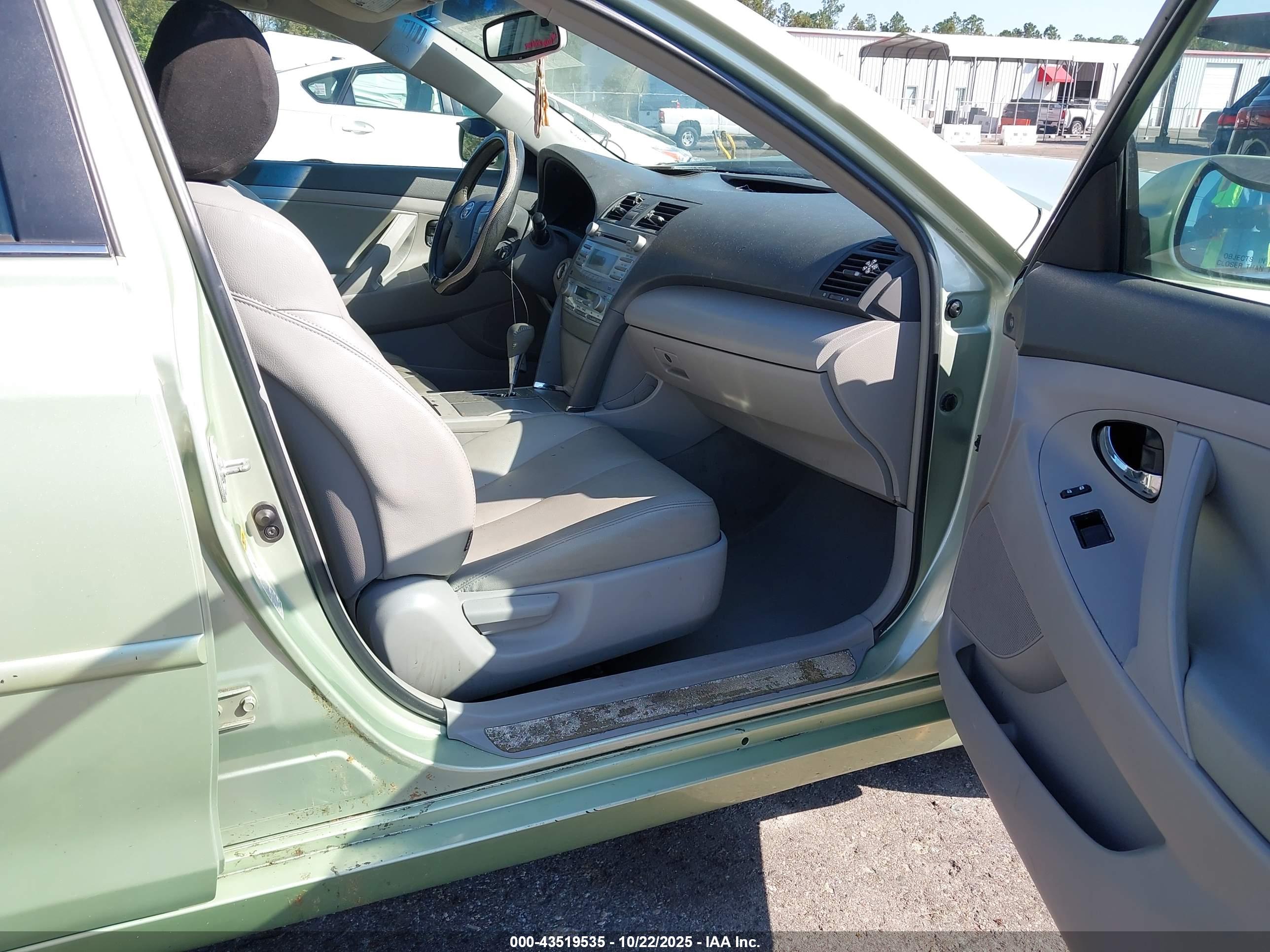 TOYOTA CAMRY image 5
