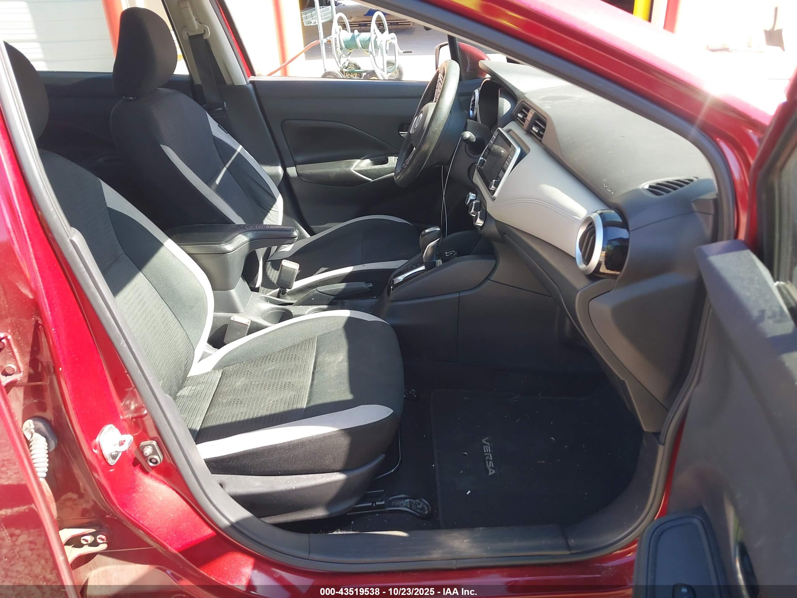 NISSAN VERSA image 5