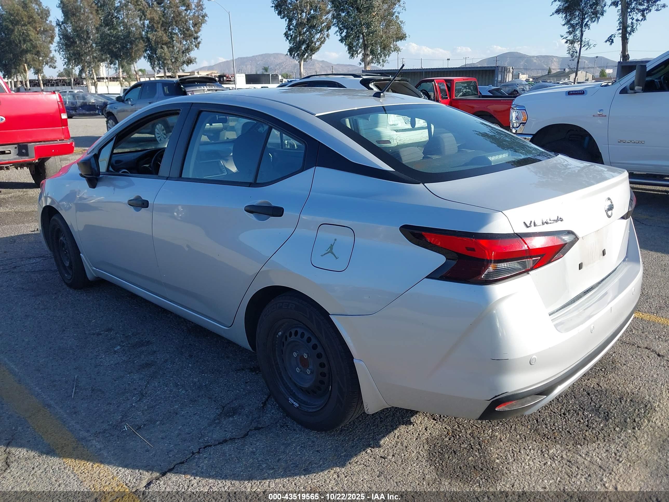 NISSAN VERSA image 3