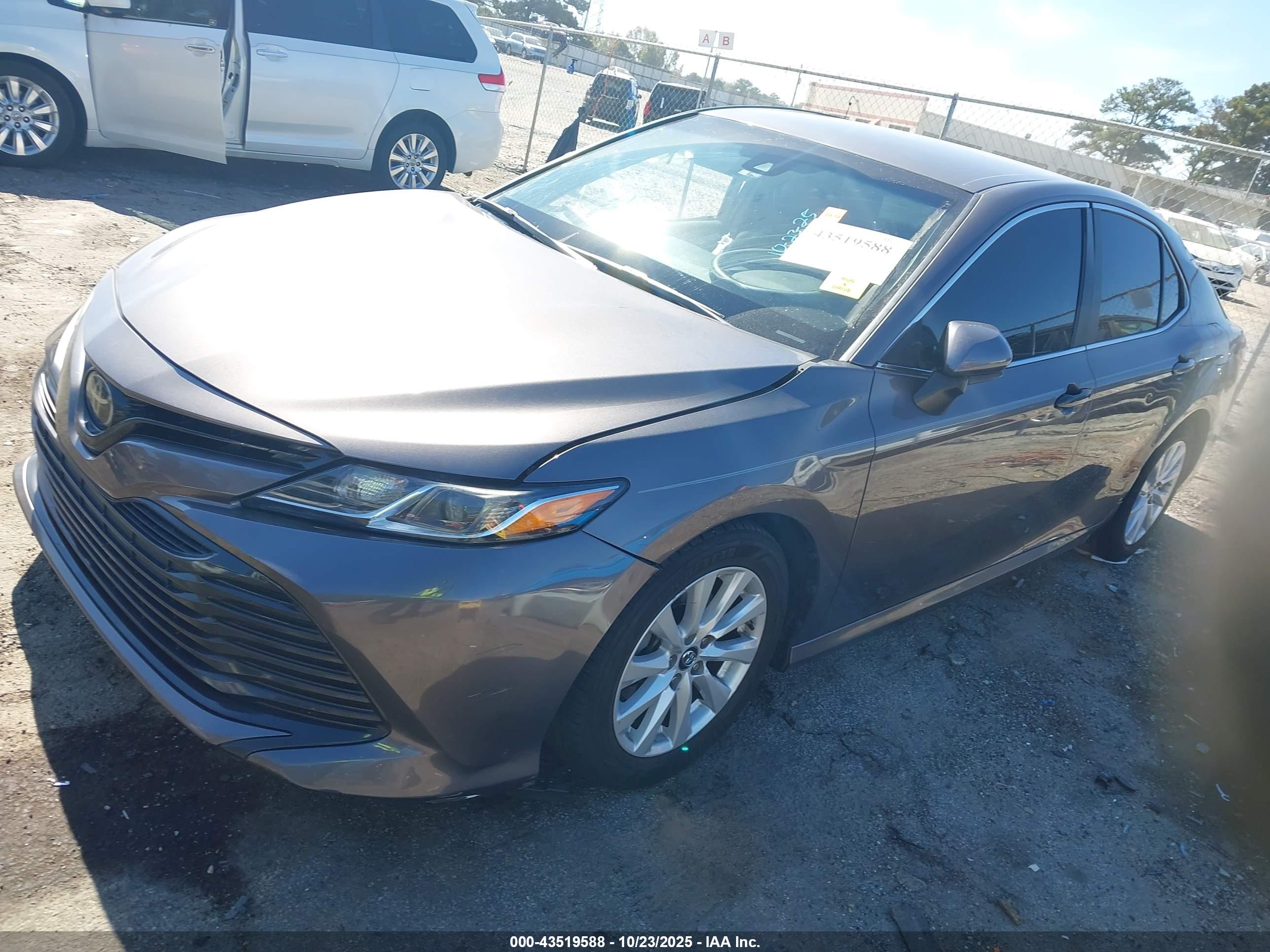 TOYOTA CAMRY image 2