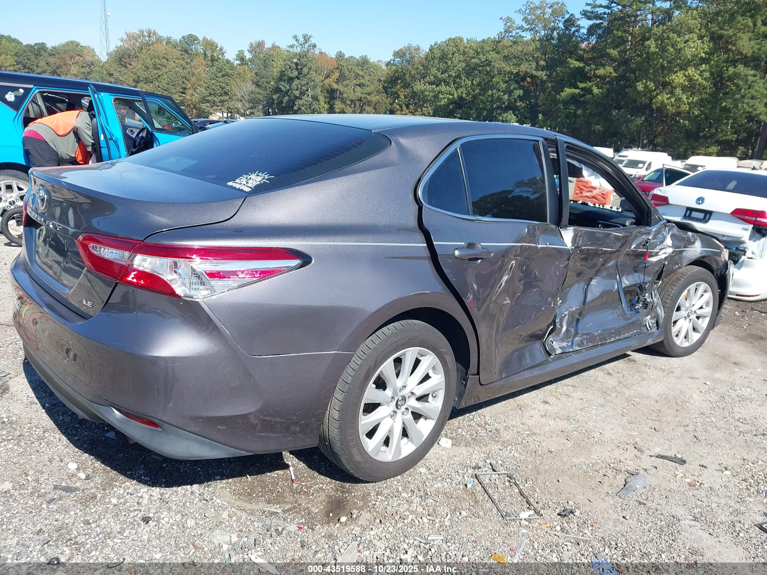 TOYOTA CAMRY image 4