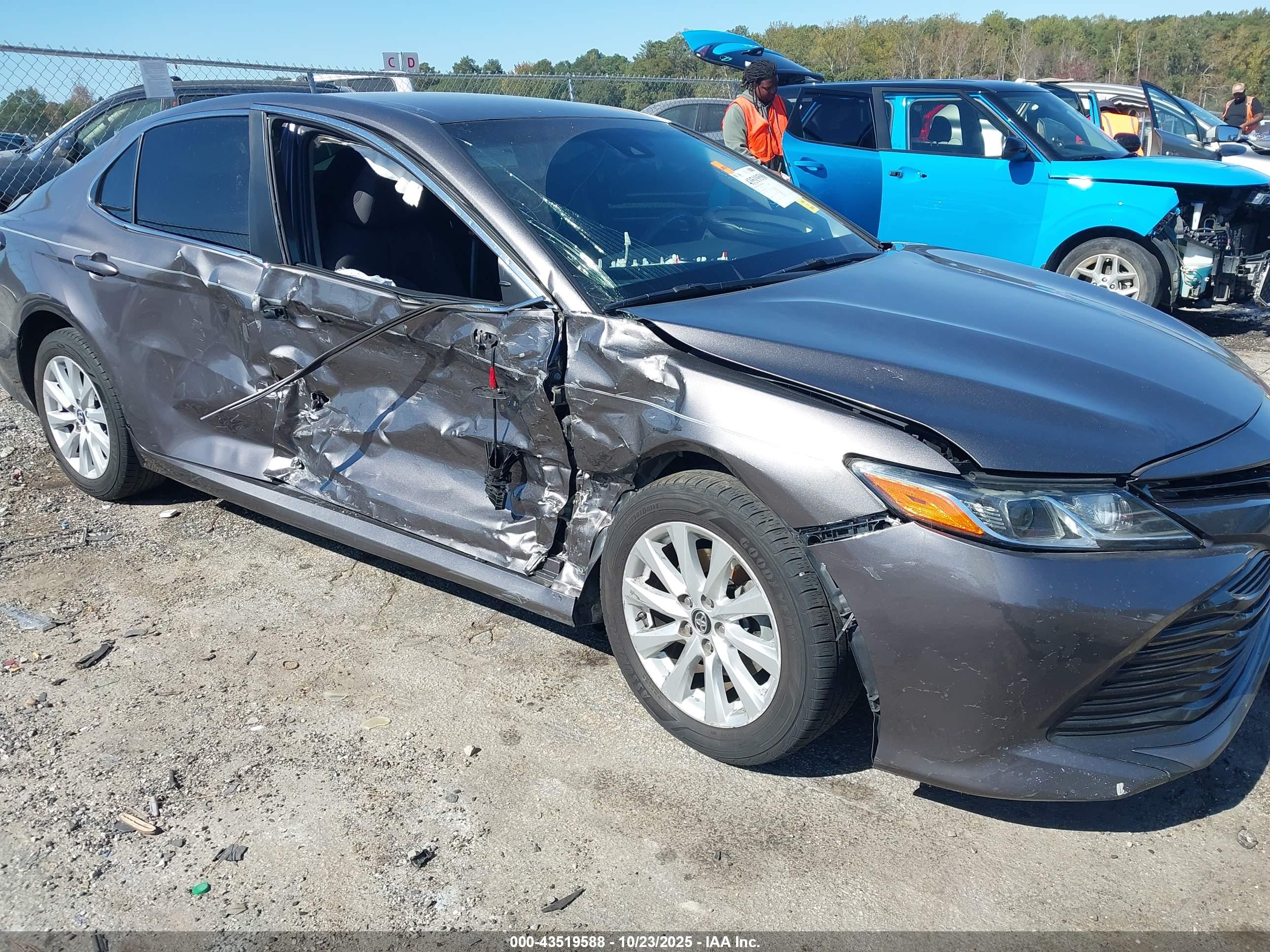 TOYOTA CAMRY image 6