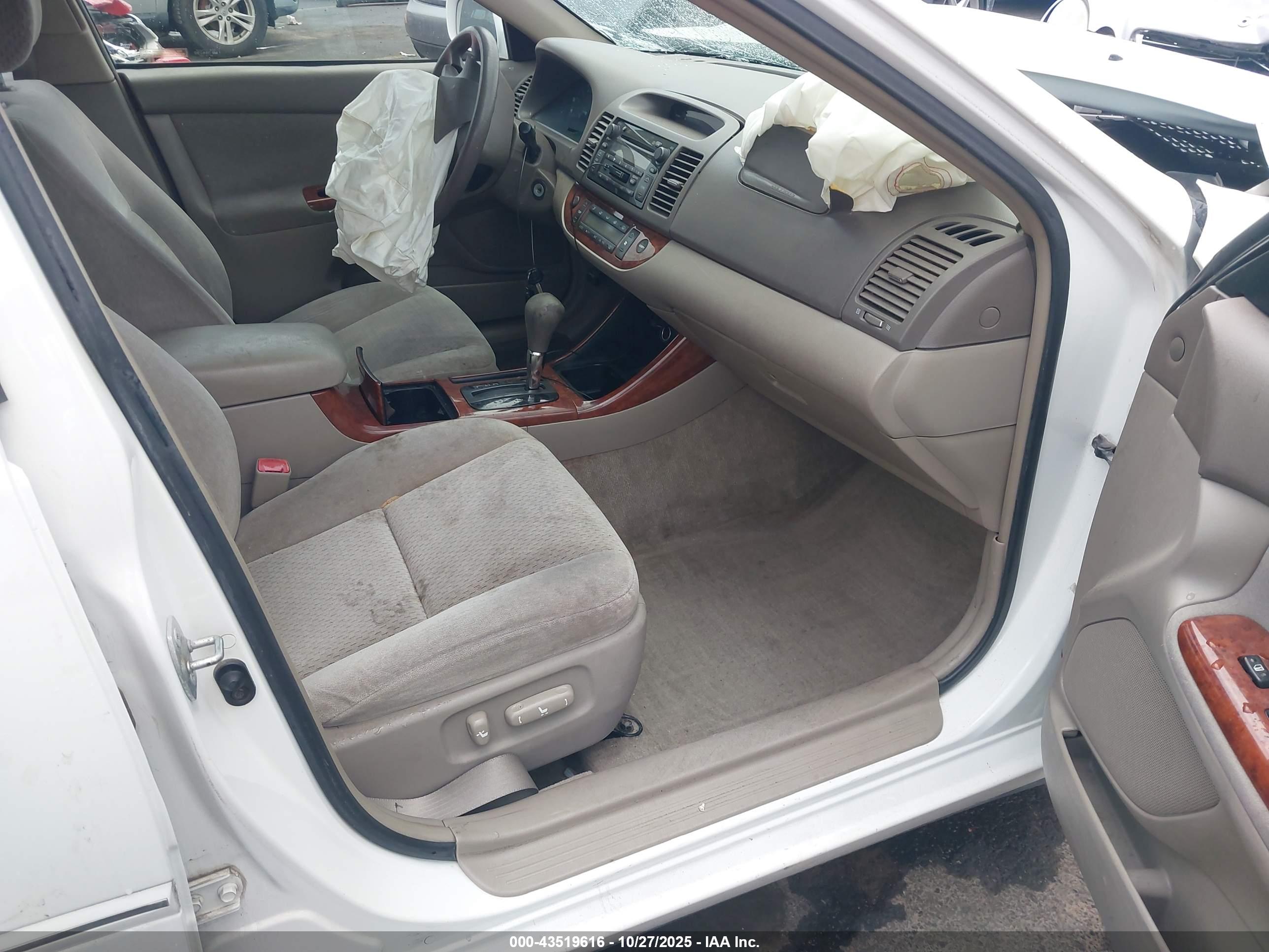 TOYOTA CAMRY image 5